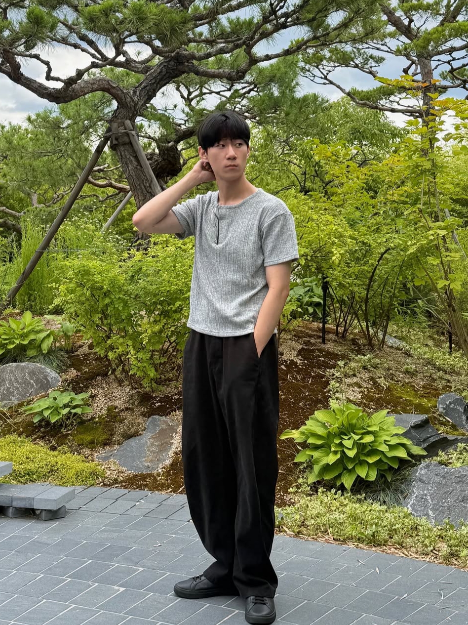 Knitted Henley Neck Crop Knit T-Shirts Grey 착용 스타일
