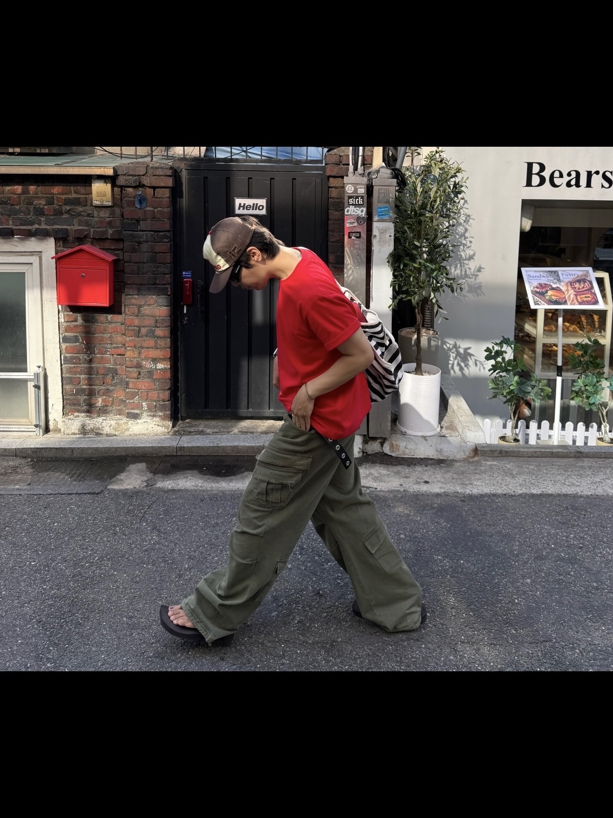 Alex Zono I Dig Running Trucker Hat OG Brown, Nonnod Double Pocket Cargo Pants Vintage khaki 착용 스타일 - 9