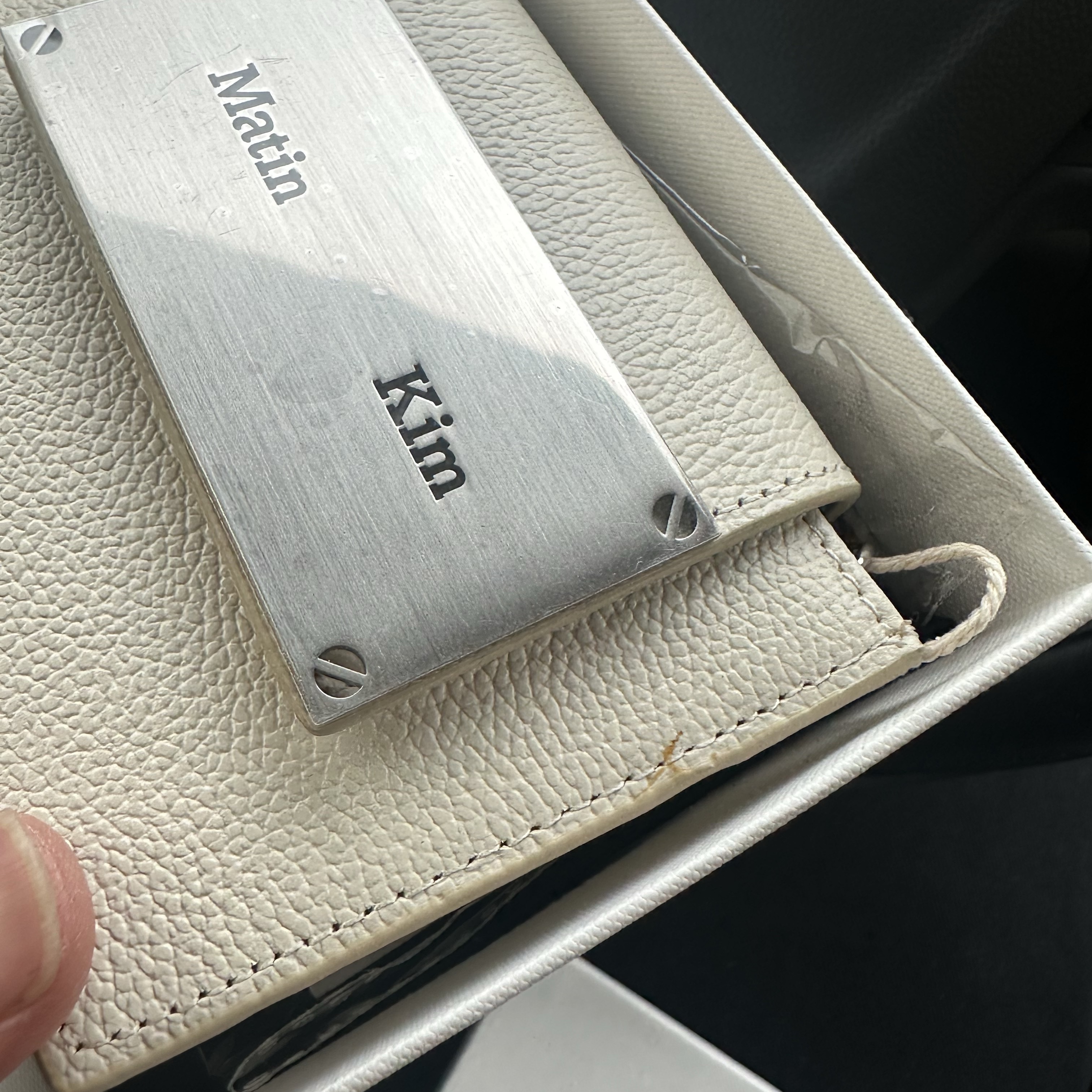 Matin Kim Accordion Mini Bag Ivory 착용 스타일