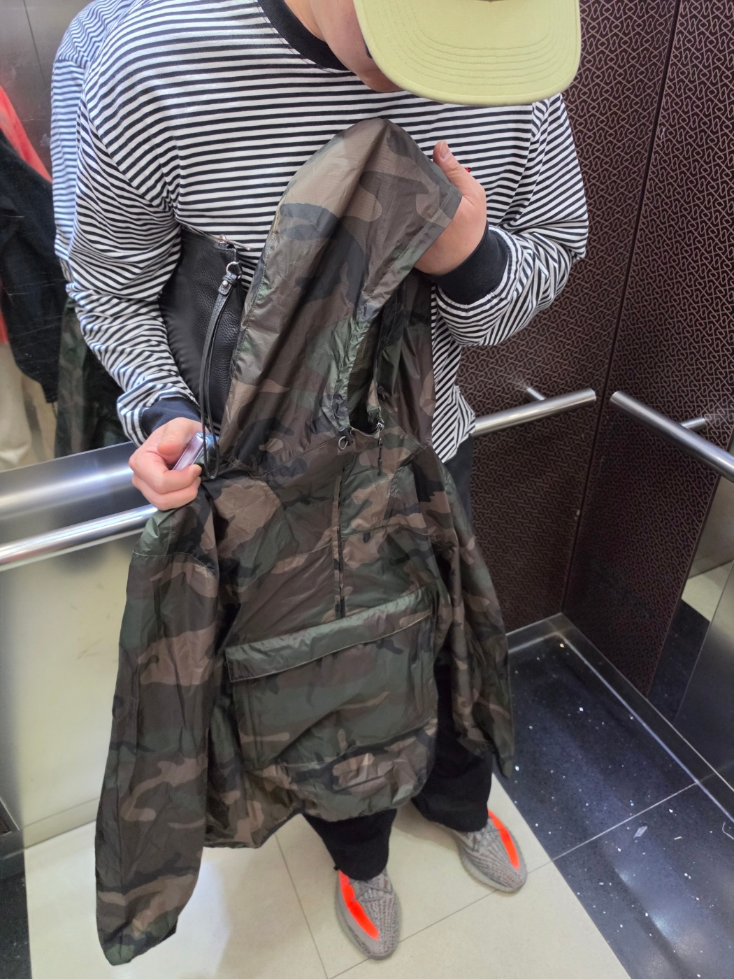 Supreme Washed Chino Twill Camp Cap Light Olive - 24SS, Adidas Yeezy Boost 350 V2 Beluga - Reflective 착용 스타일