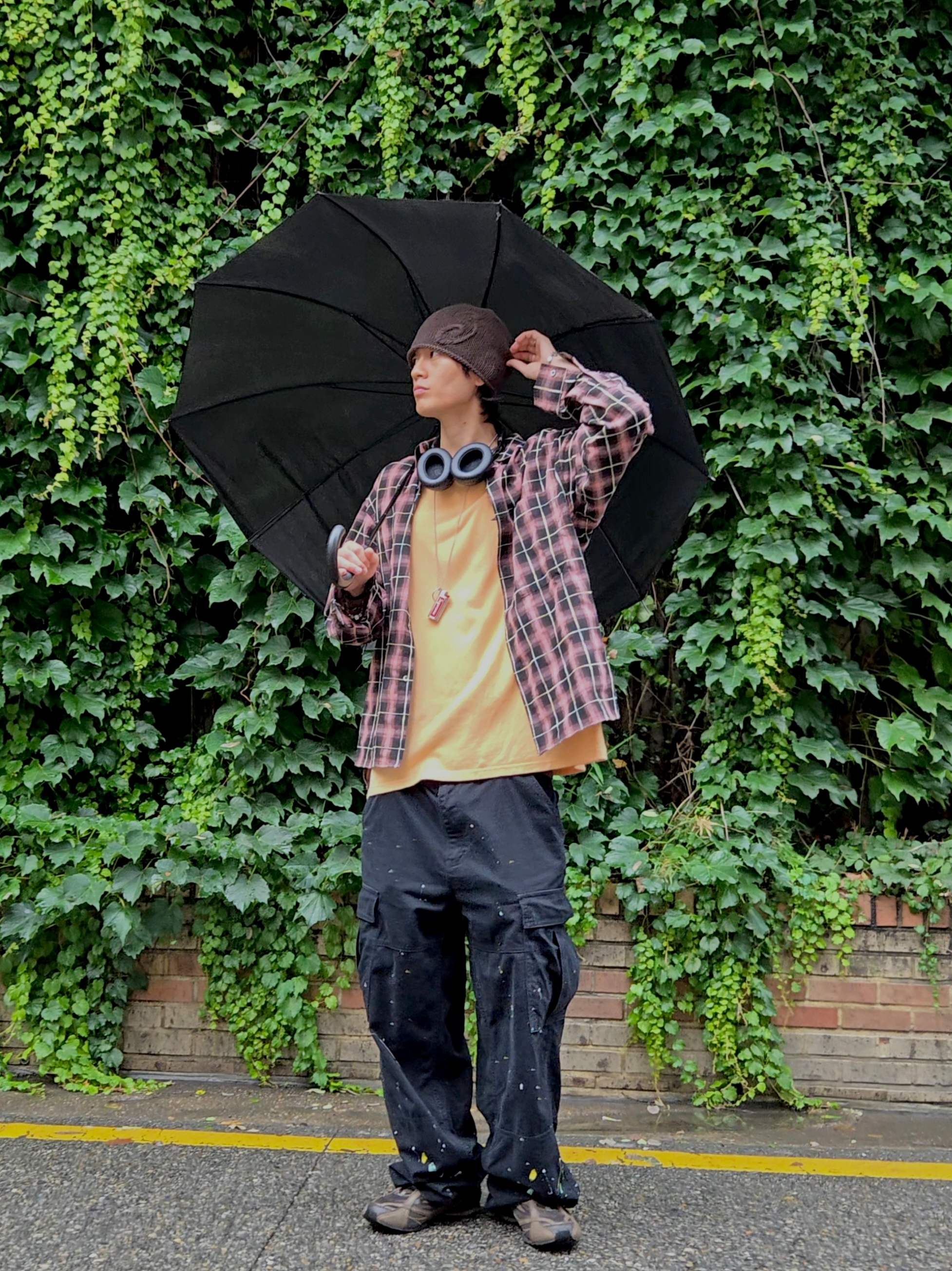 Stussy S Knit Skullcap Brown, Bose QC Ultra Headphones 2nd Gen Triple Black (Korean Ver.) 착용 스타일 - 1