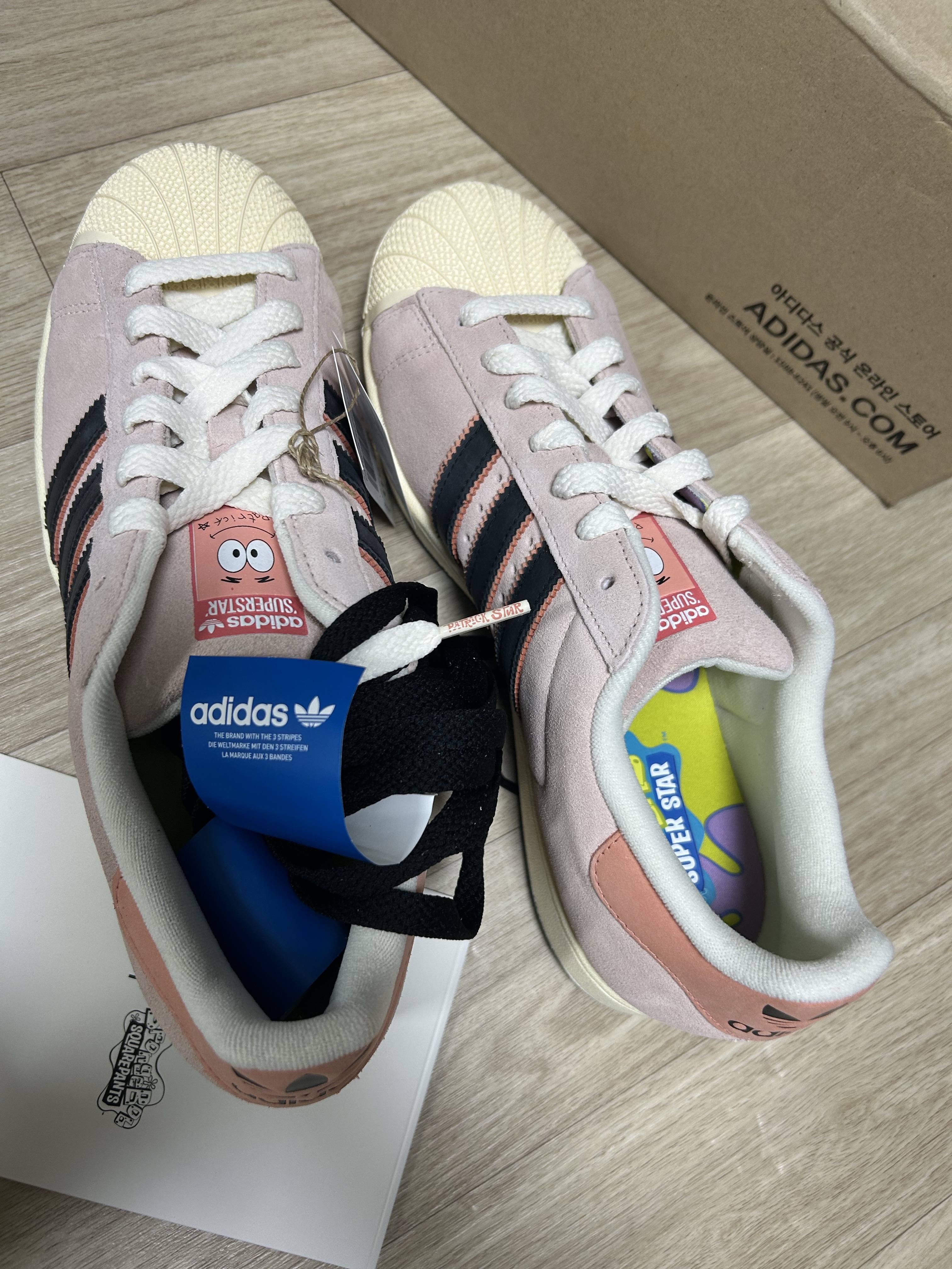 Adidas x Spongebob Patrick Superstar Black Core Black 착용 스타일