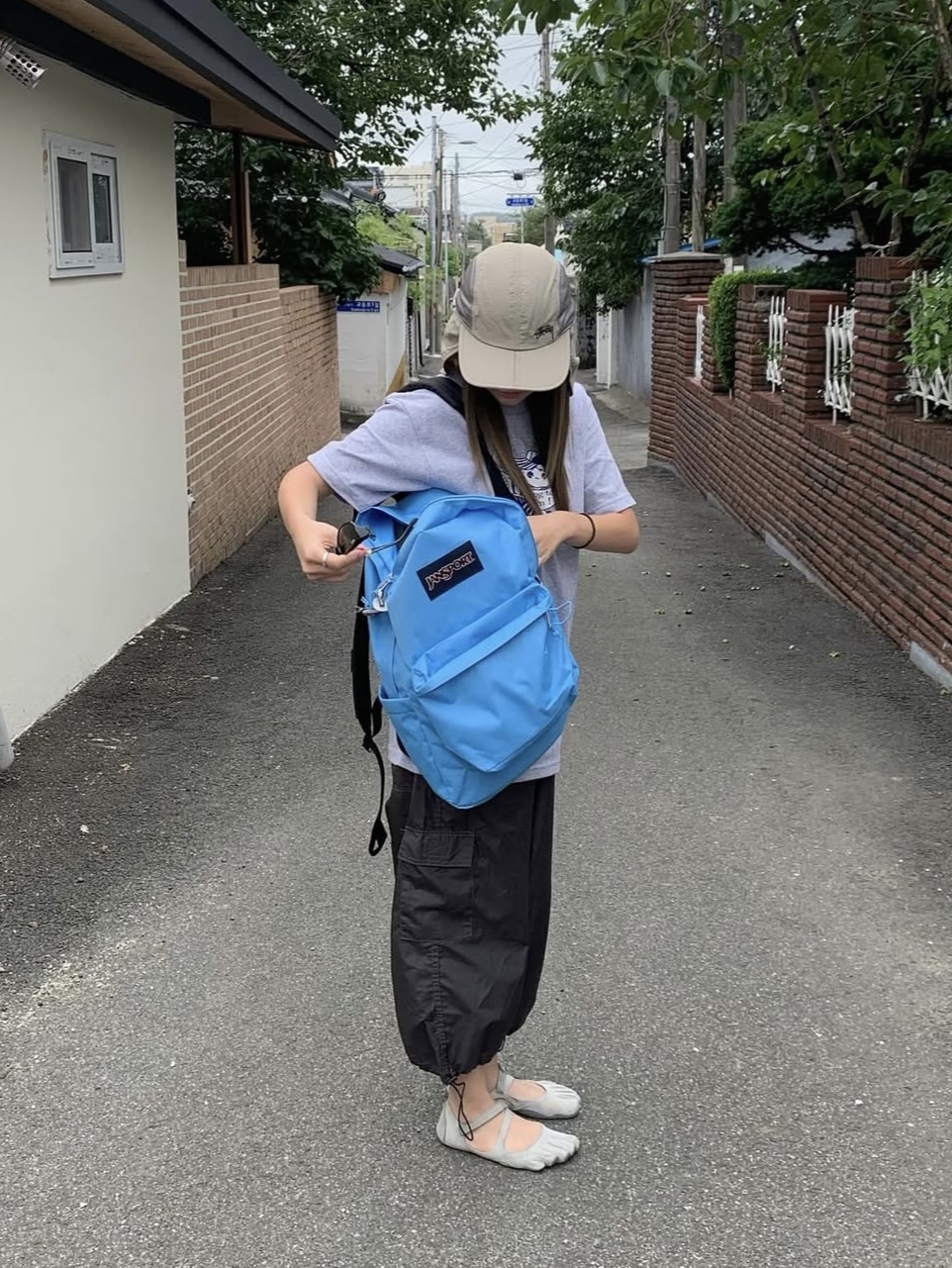 Stussy Foldable Shade Hat Sand, Jansport Superbreak Plus Backpack Electric Azul 착용 스타일