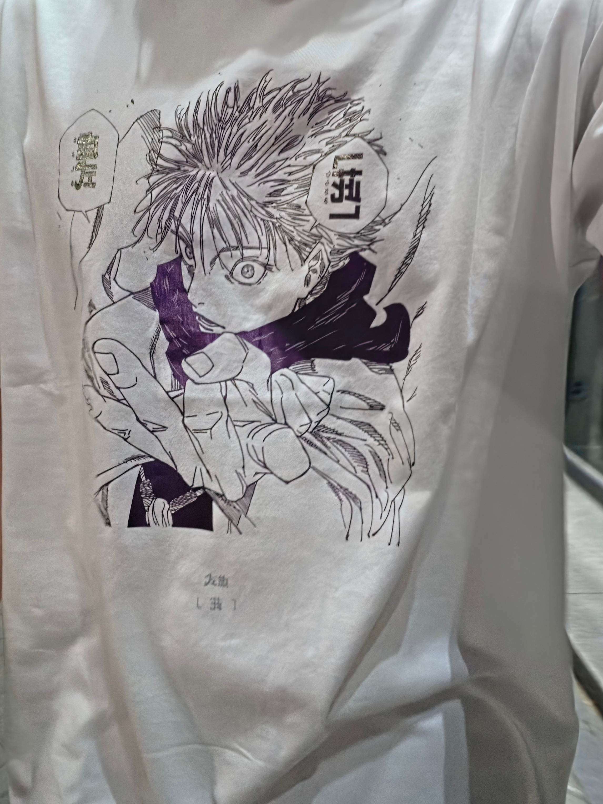 Uniqlo UT Shueisha 100th Anniversary Jujutsu Kaisen T-Shirt White 착용 스타일 - 3