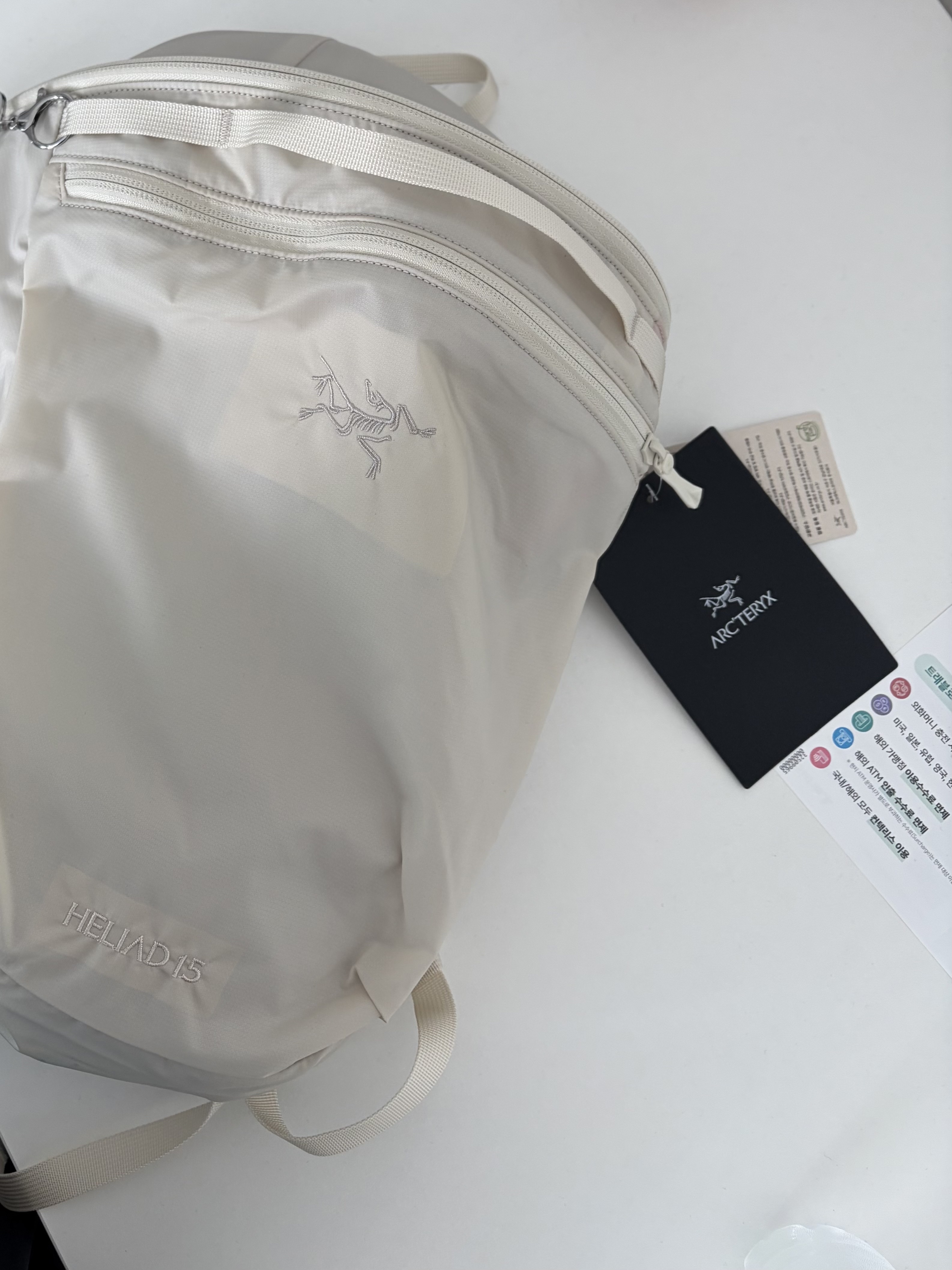 Arc'teryx Heliad 15 Backpack Sea Salt 착용 스타일