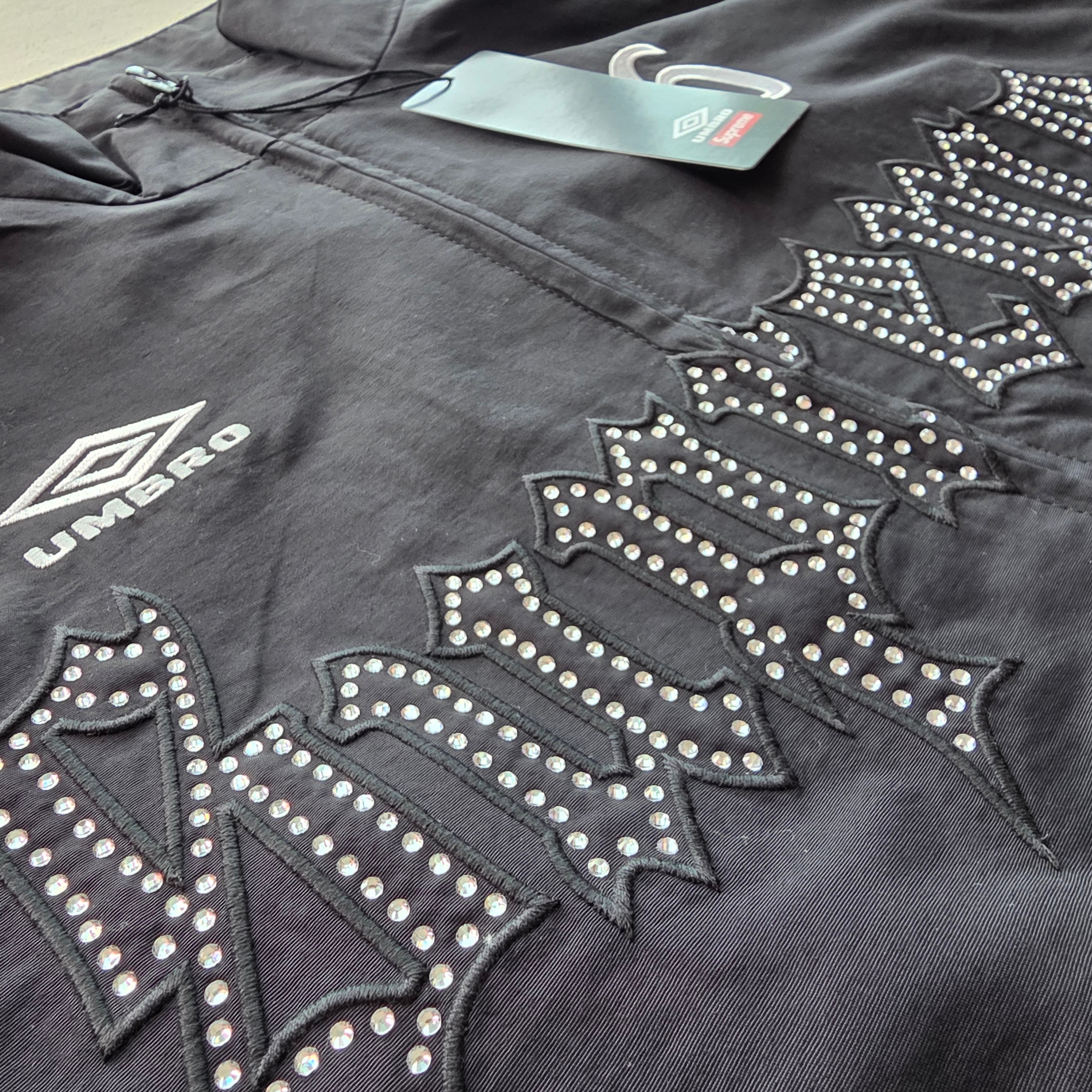 Supreme x Umbro Rhinestone Track Jacket Black - 26SS, Supreme x Spitfire Polo Black - 26SS 착용 스타일 - 2
