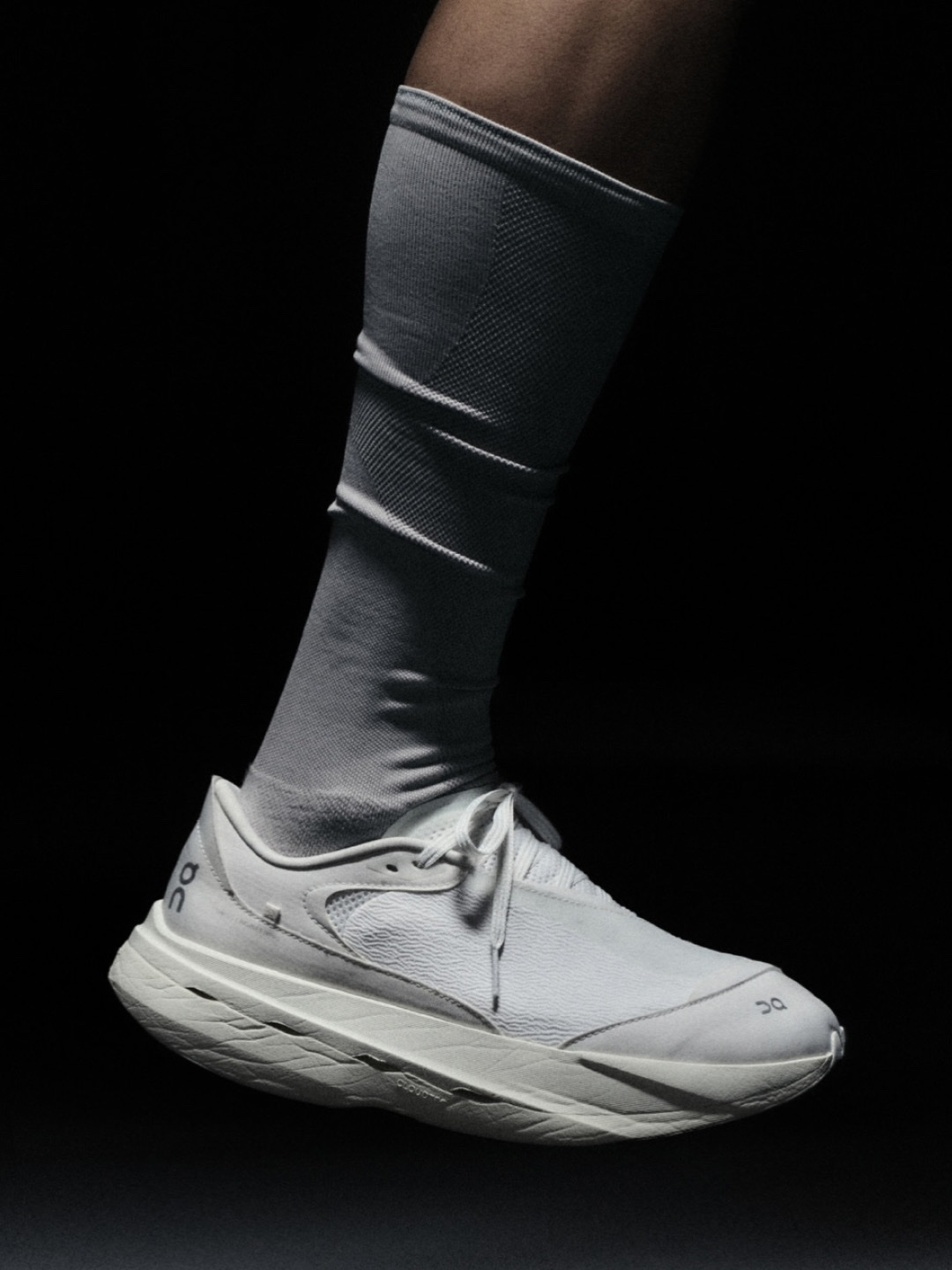 On Running x Post Archive Faction (Paf) Cloudboom Volt Ember Pebble, On Running x Post Archive Faction (Paf) Cloudboom Volt White Gale 착용 스타일 - 3