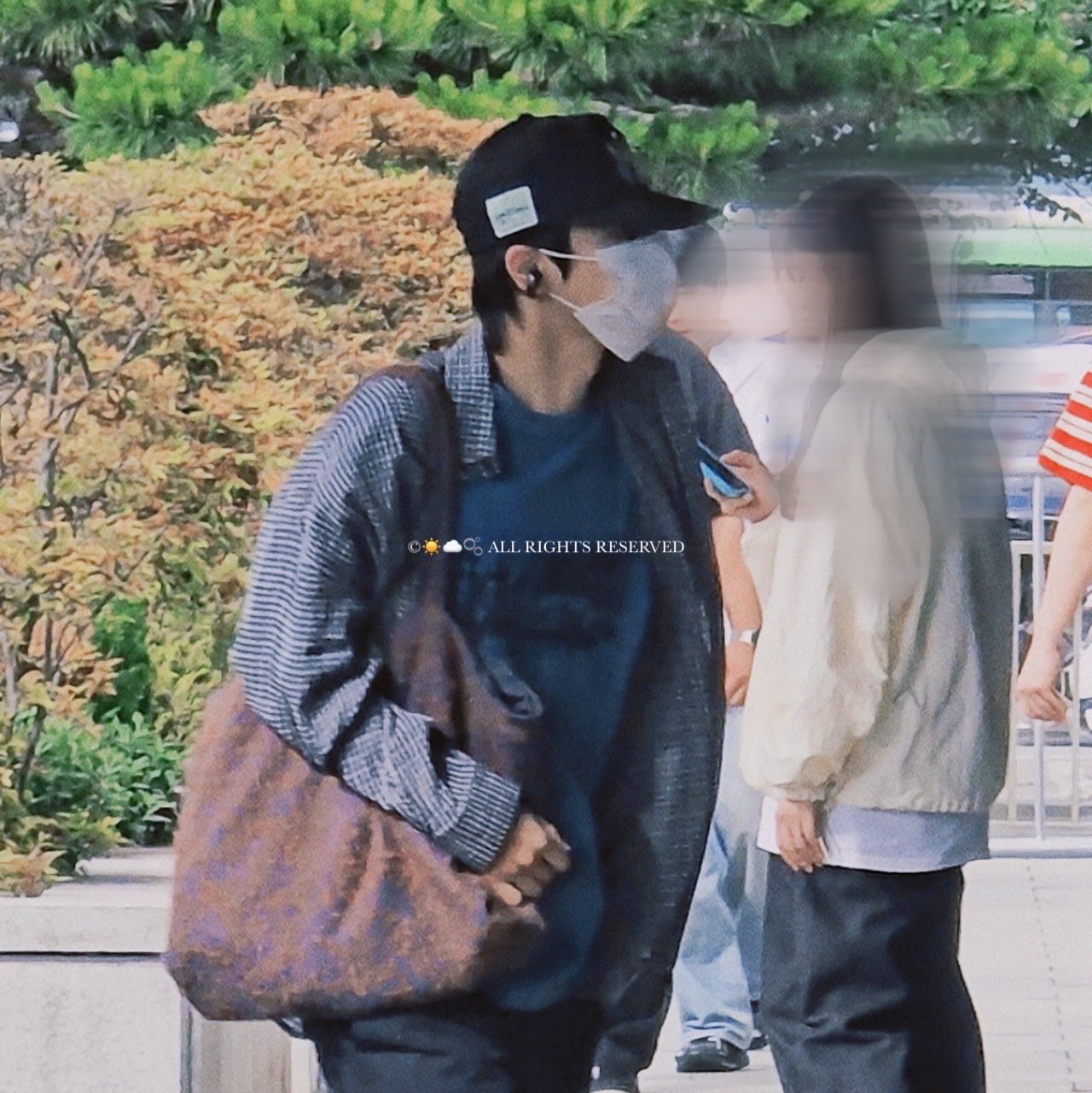 Nonnod Flexible Sheer Check Shirt Sky Blue, Nonnod Flexible Sheer Check Shirt Black 착용 스타일