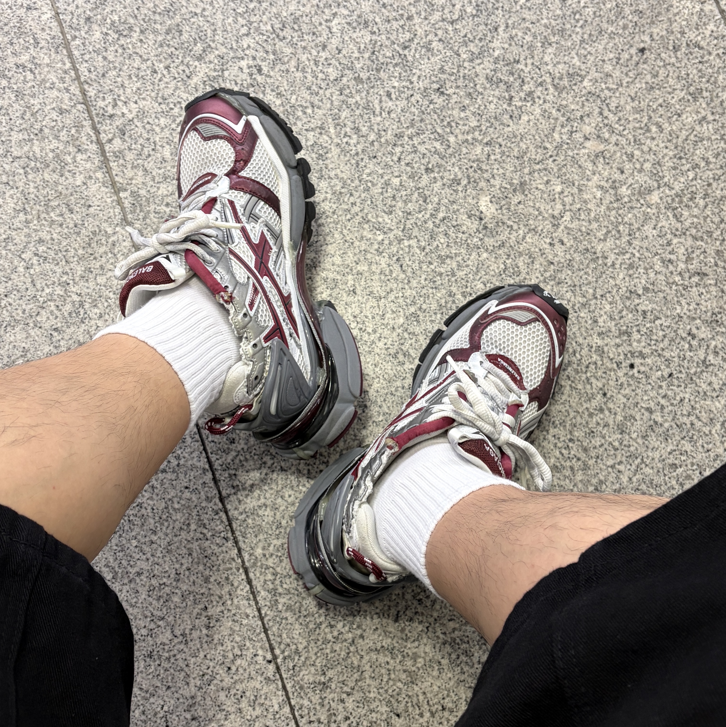 Balenciaga Runner Sneakers Grey Burgundy 착용 스타일