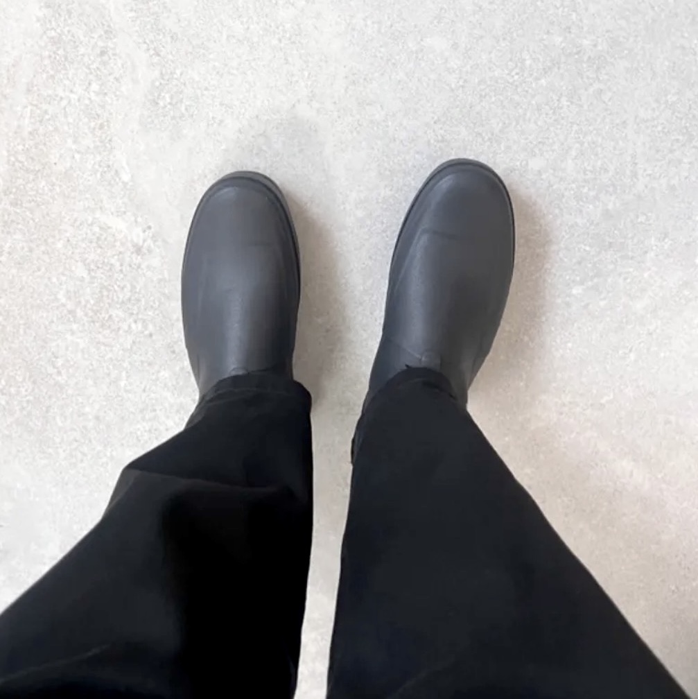 Stussy Surfman Keychain Silver, Moonstar x MHL. Rubber Rain Boots Charcoal 착용 스타일 - 2