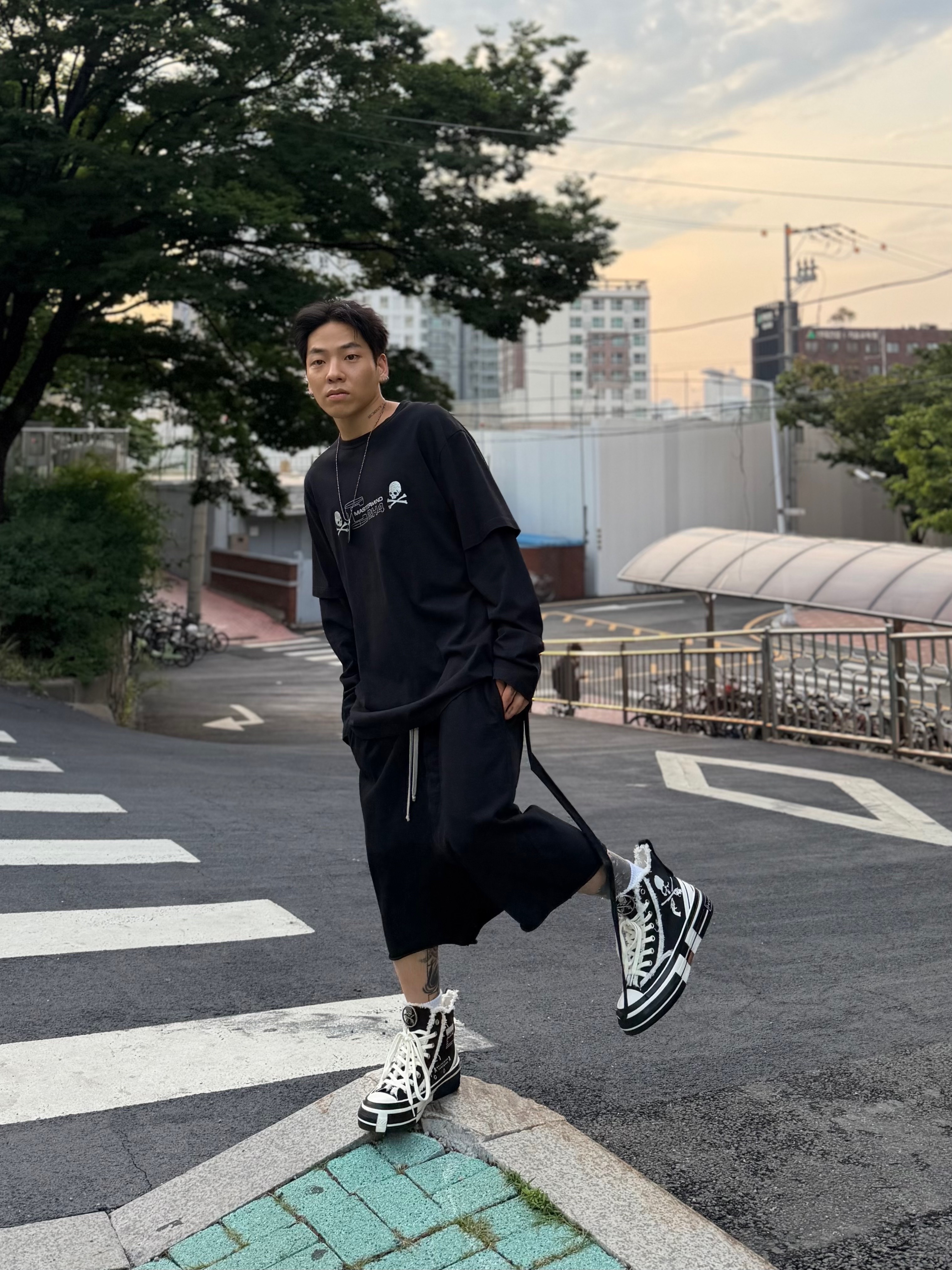Rick Owens Drkshdw Drawstring Bermuda Shorts Black 착용 스타일 - 3