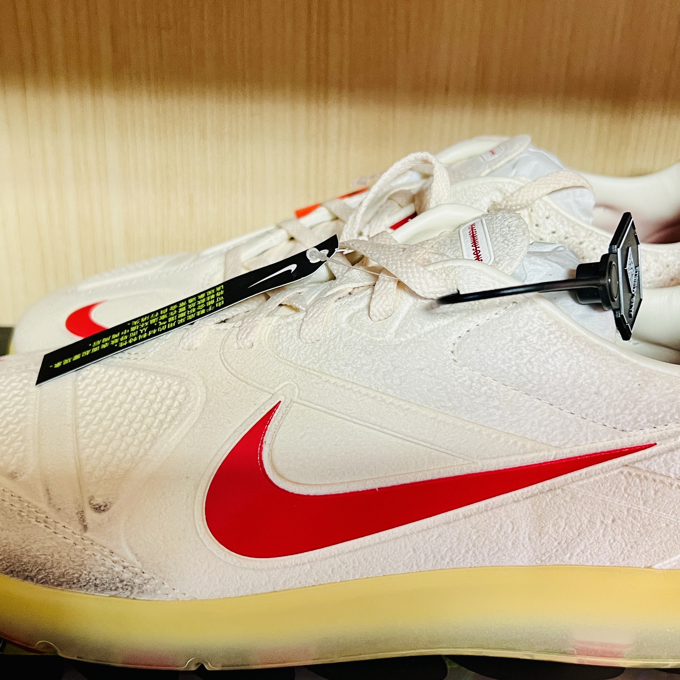 Nike x Peaceminusone Cryoshot CTR360 Natural and University Red 착용 스타일 - 3
