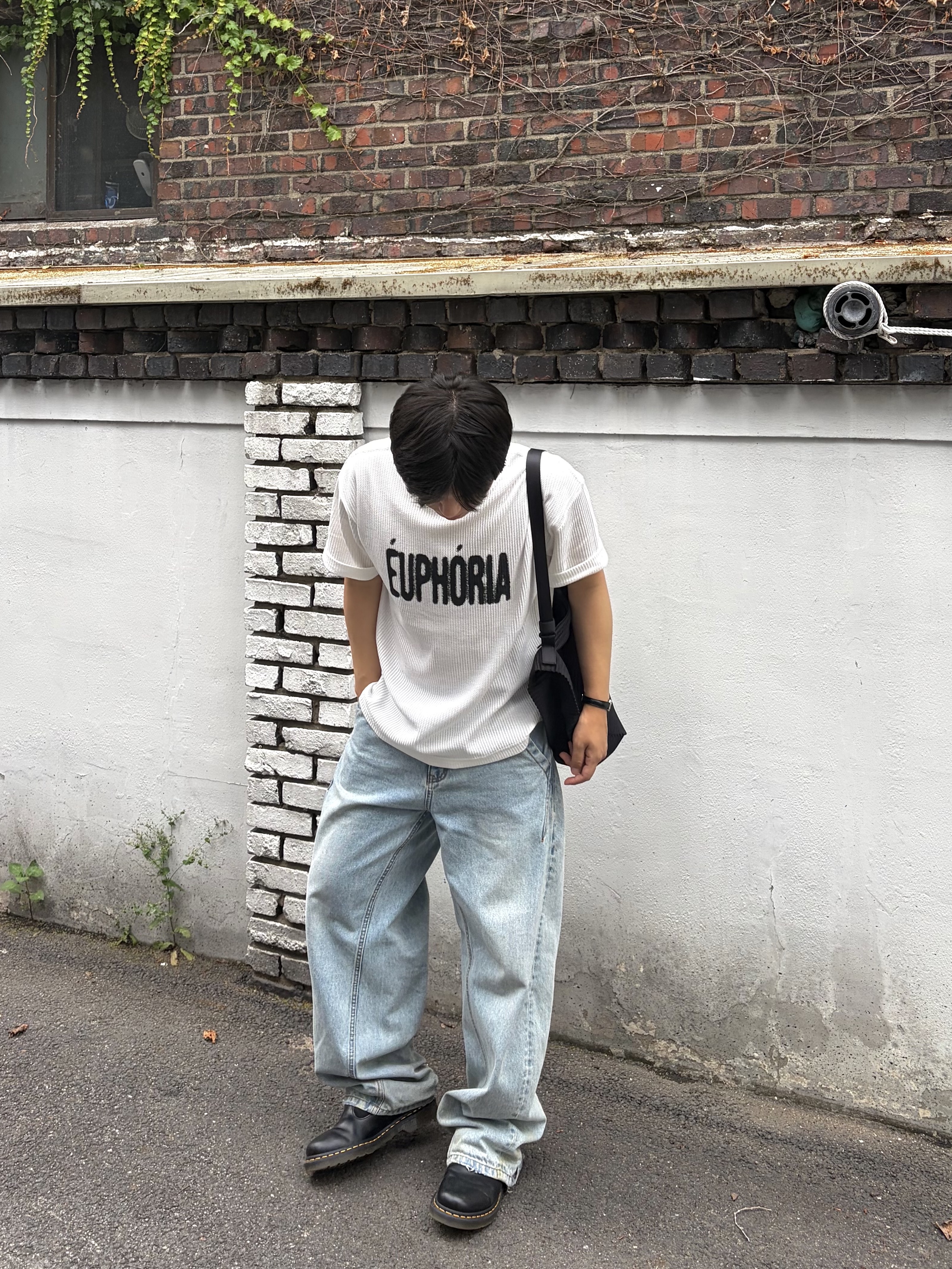 noun Easeful Tote Bag Lime, Noun Balanced Denim Pants Light Blue 착용 스타일 - 4