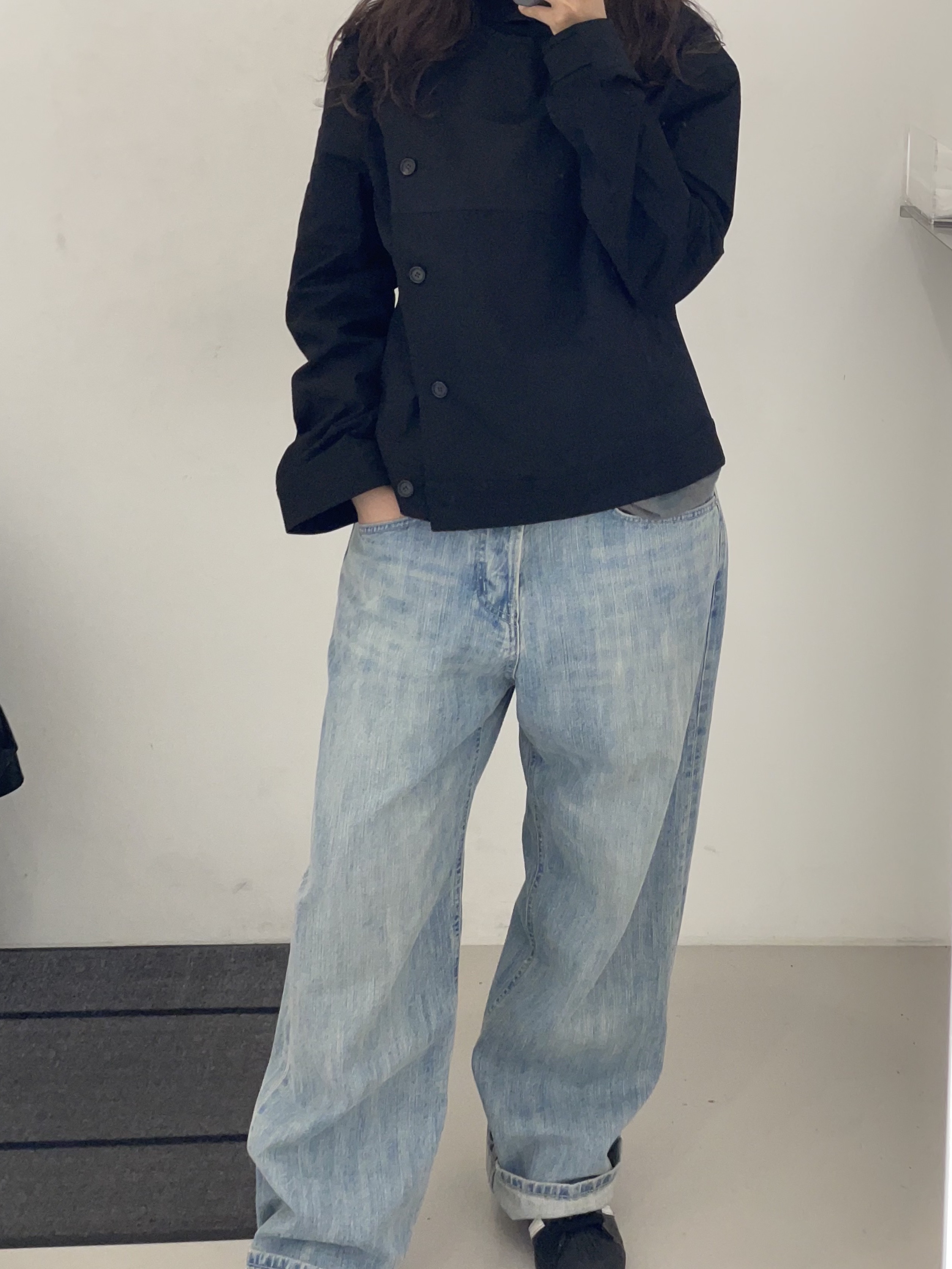 Hatchingroom Regular Selvedge Jeans Slub Light Blue 착용 스타일