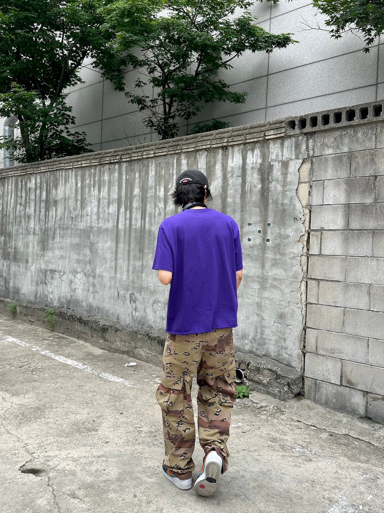 Supreme Playboi Carti T-Shirt Purple - 25FW, Supreme Gold Cross S Logo New Era Black - 24SS 착용 스타일 - 3