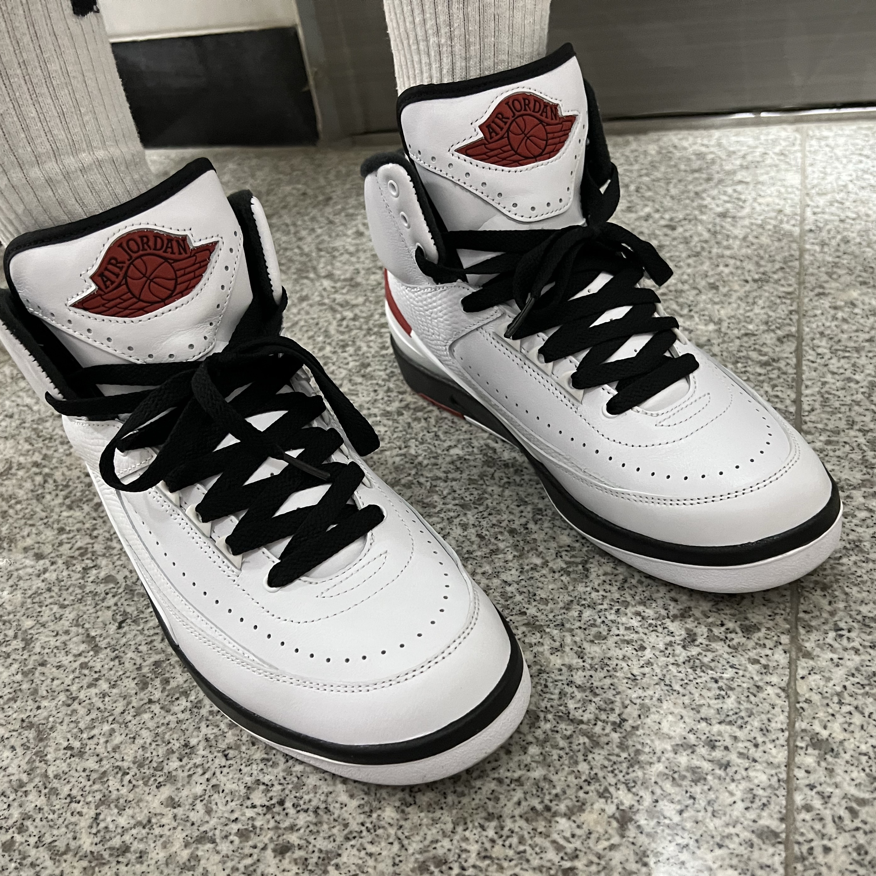 Jordan 2 Retro OG Chicago 착용 스타일
