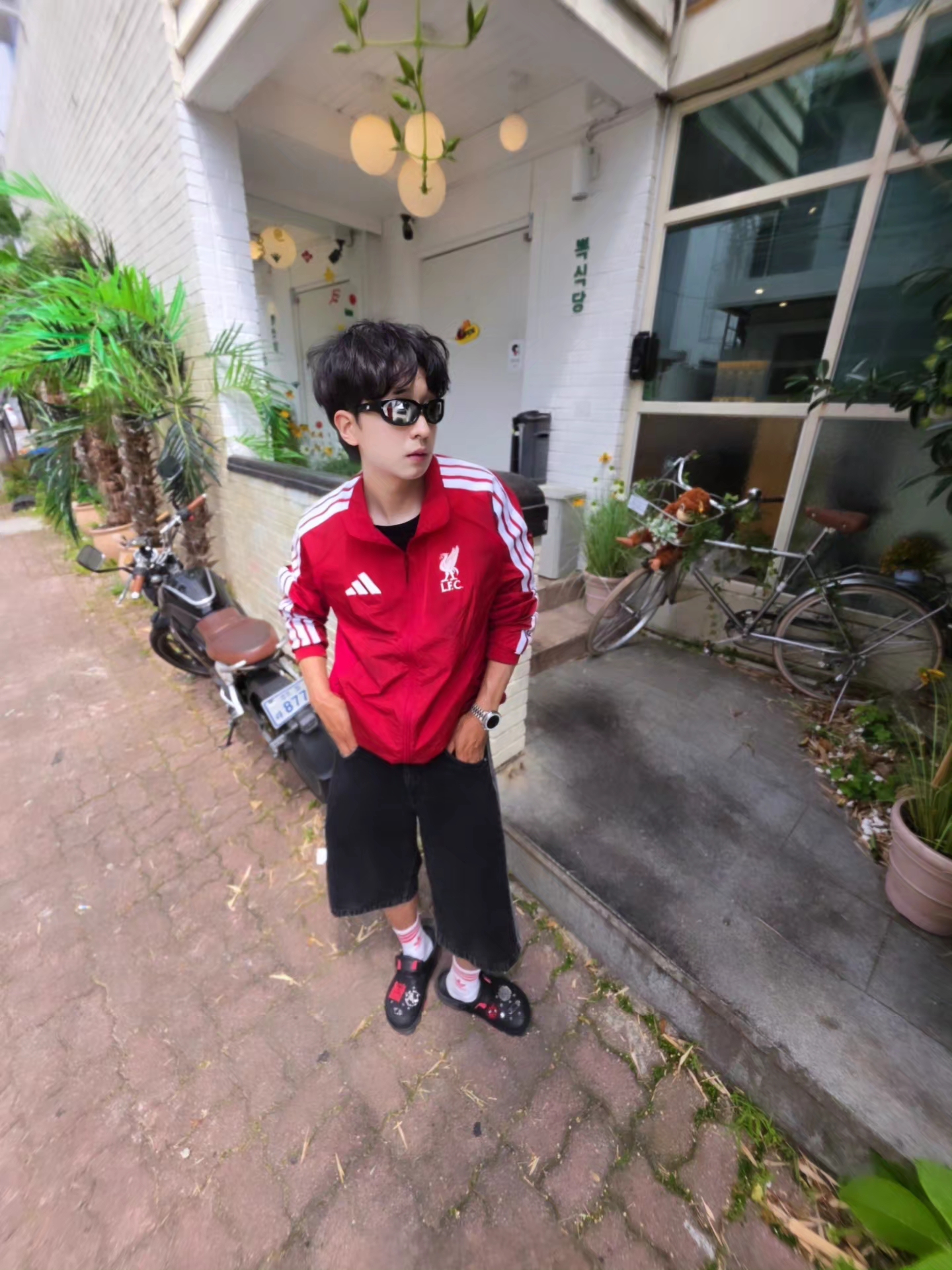 Adidas Liverpool FC Home Anthem Jacket Active Maroon - KR Sizing (Non Marking Ver.), Adidas Liverpool FC Home Anthem Jacket Active Maroon - US Sizing (Non Marking Ver.) 착용 스타일 - 1