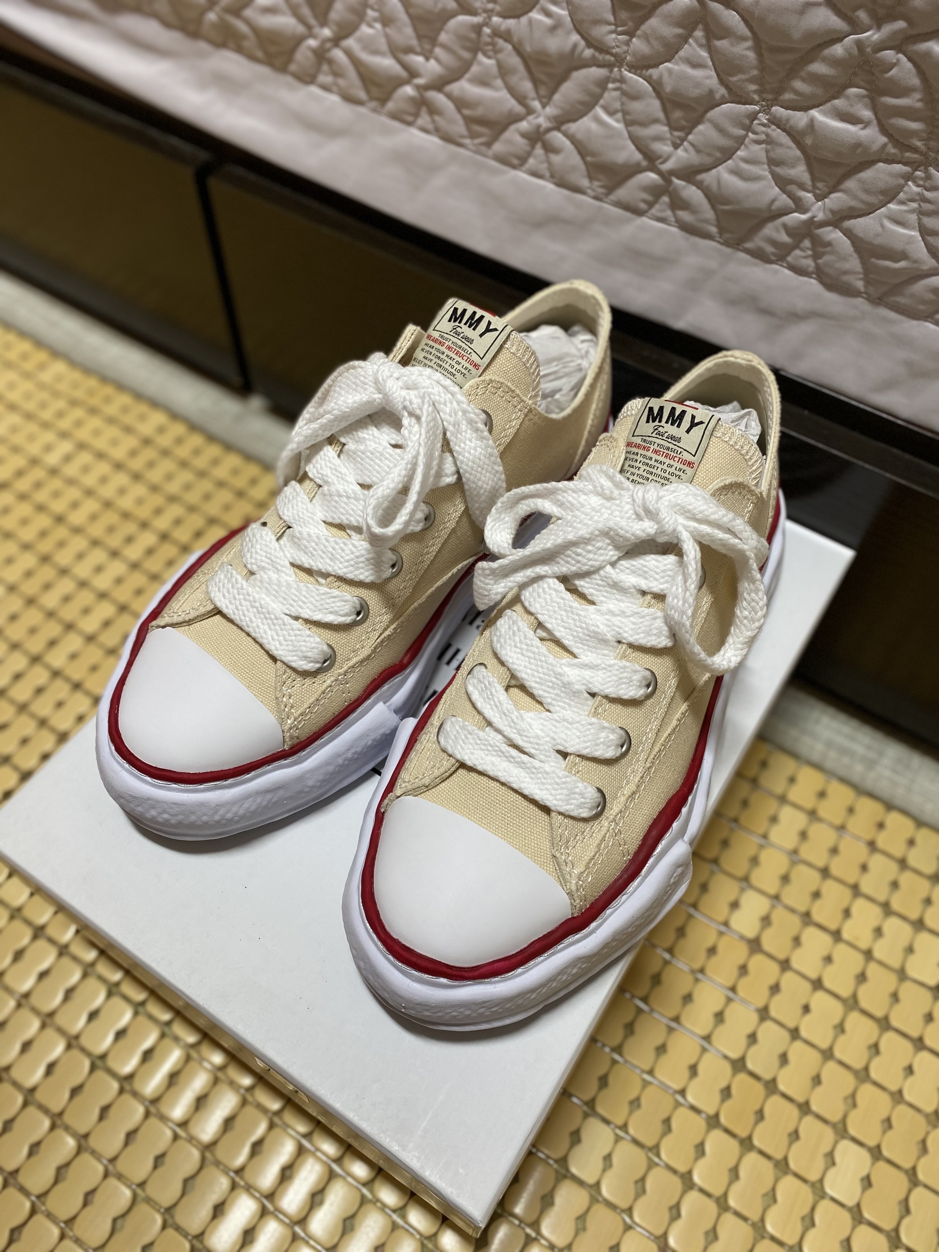 Maison Mihara Yasuhiro Peterson OG Sole Canvas Low-top Sneakers Natural 착용 스타일
