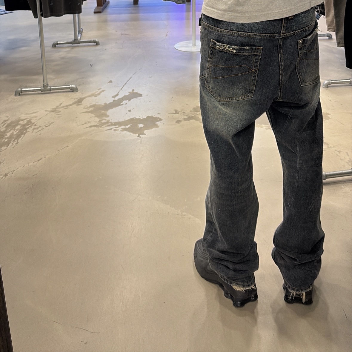 [트리플적립] PACOSPLY Allday Jeans Dark Blue, Nike Shox R4 Black Bright Crimson 착용 스타일 - 1