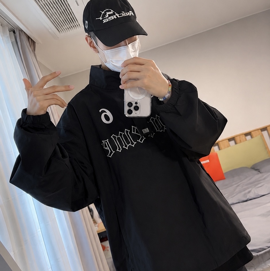 Supreme x Umbro Rhinestone Track Jacket Black - 26SS 착용 스타일 - 1