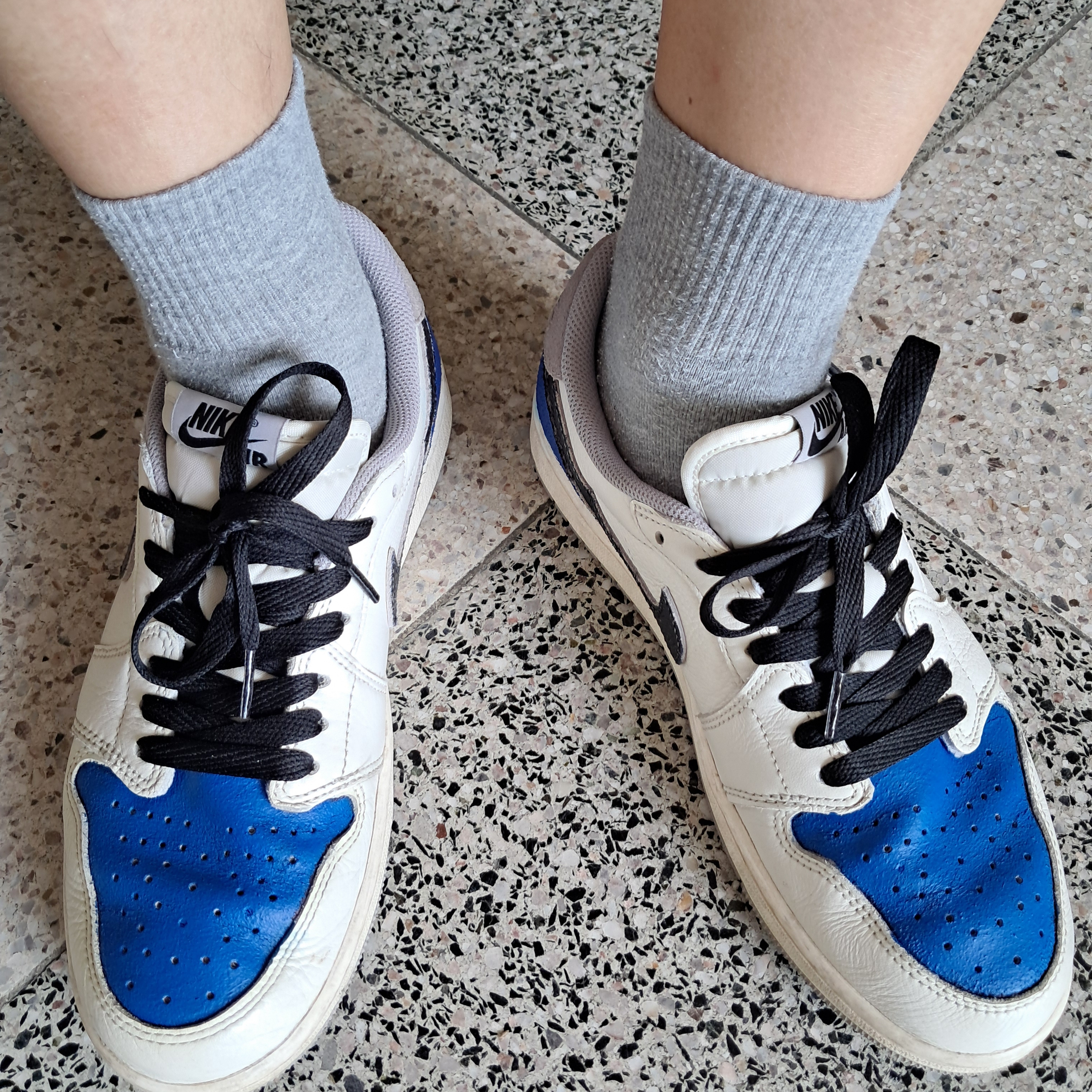Jordan 1 Retro Low OG Atmosphere Grey 착용 스타일 - 1