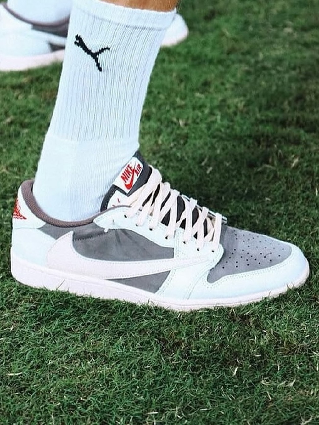 Jordan 1 x Travis Scott Retro Low OG SP Sail Tropical Pink, Jordan 1 x Travis Scott Retro Low OG SP Sail and Ridgerock 착용 스타일 - 7
