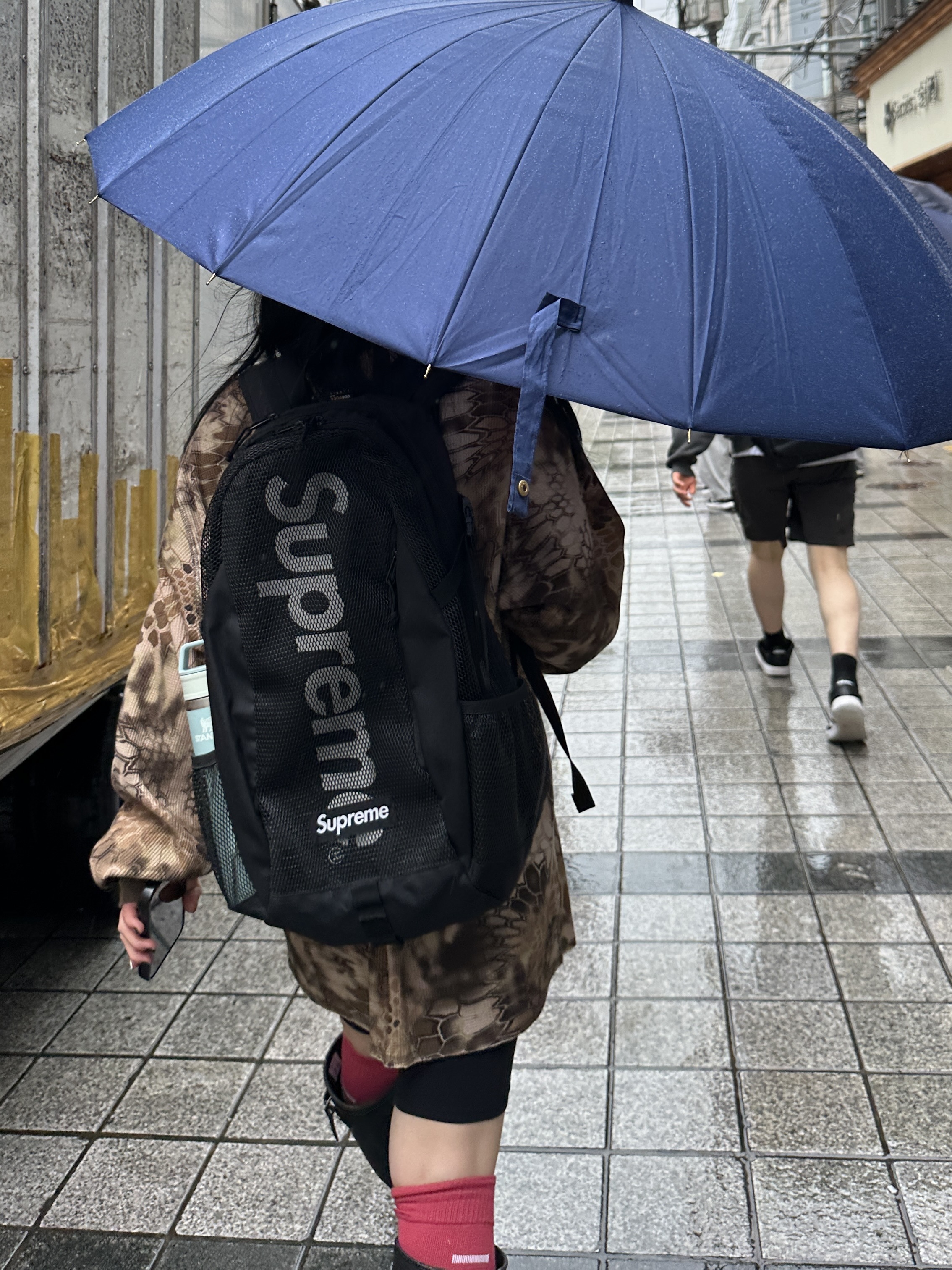 (W) Hunter Original Tall Rain Boots Black, Supreme Backpack Black - 20SS 착용 스타일 - 2