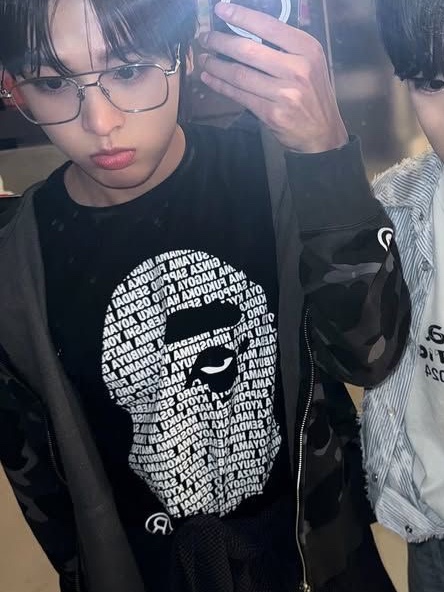 BAPE Japan Ape Head T-Shirt Black 착용 스타일 - 2