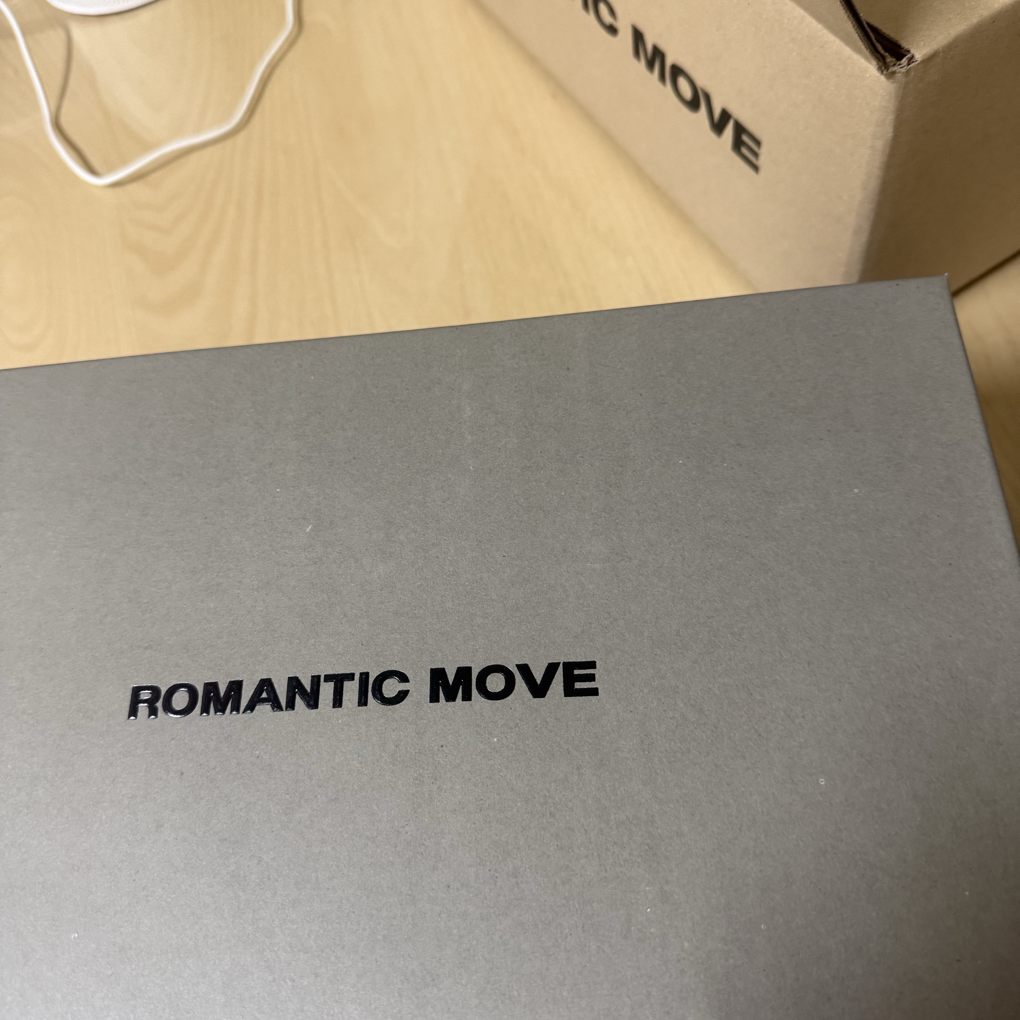 Romantic Move New Vintage Derby Crack Black - Regular 착용 스타일 - 1