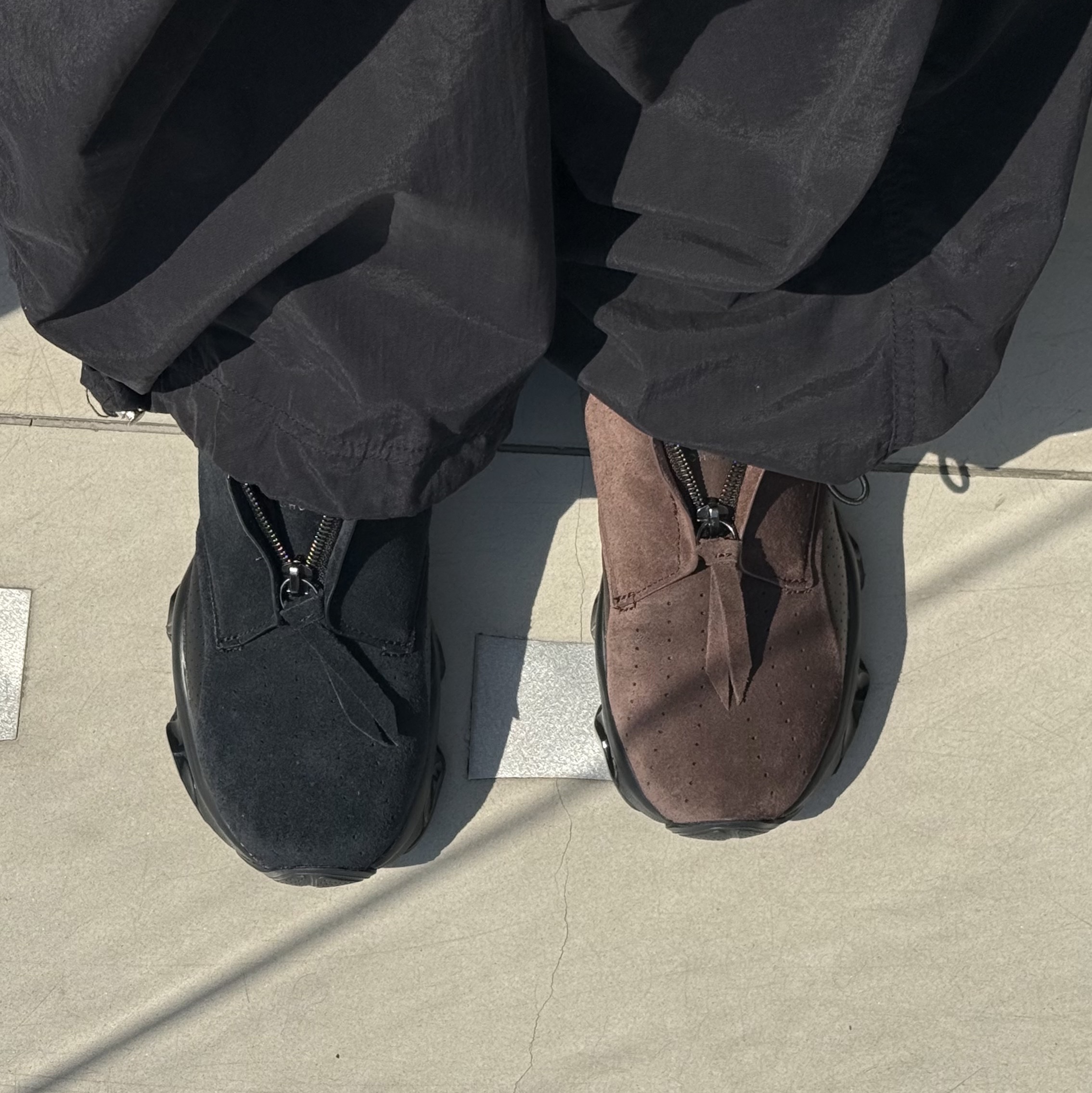 Asics x Studio Nicholson Gel-Kinetic SP Black, Asics x Studio Nicholson Gel-Kinetic SP Black Brown 착용 스타일 - 3