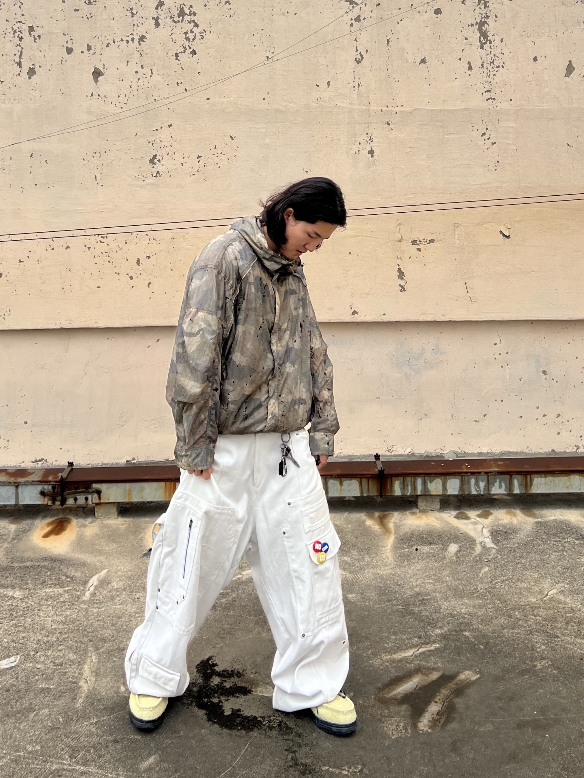 Nos Couleurs x Koin x Llud Rivet Carpenter Pants White, Timberland Heritage Gore-Tex Moc Toe Mid Boots Light Green Suede - Wide 착용 스타일 - 4