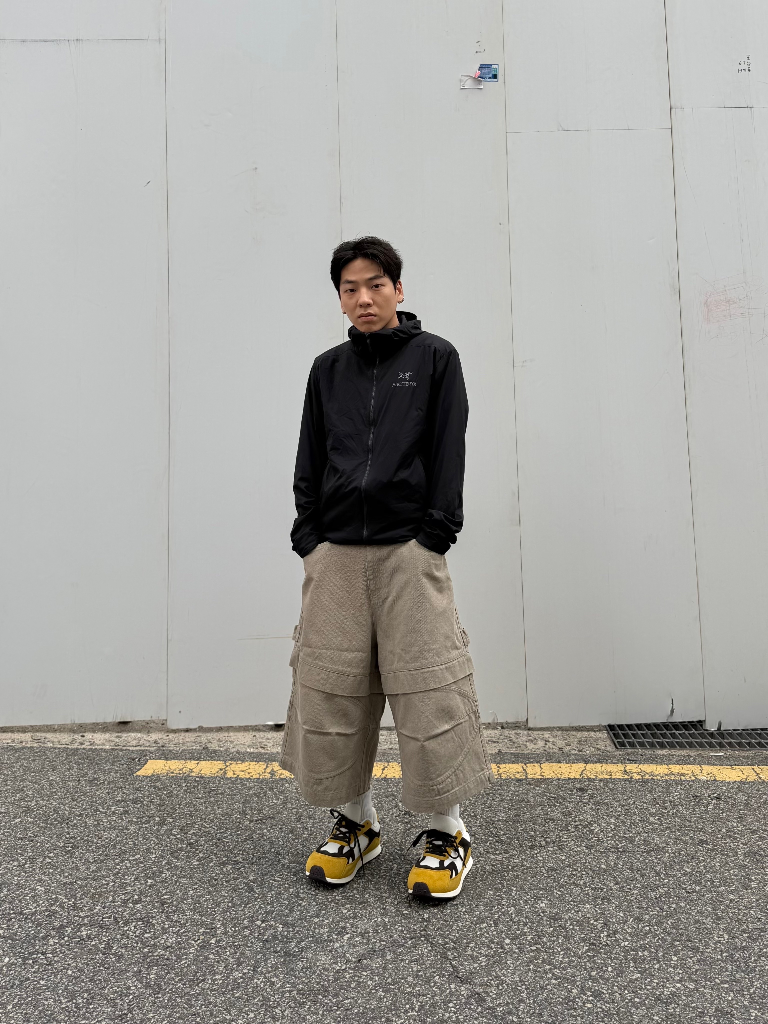 Arc'teryx Atom SL Hoody Black 착용 스타일 - 2