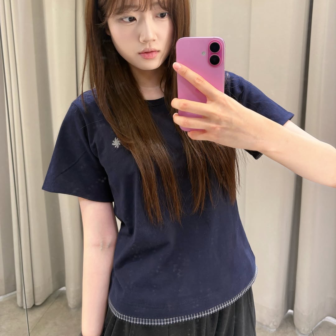 SLOW RECORD HOUSE Layered Check Roll-Up T-Shirt Navy 착용 스타일 - 1
