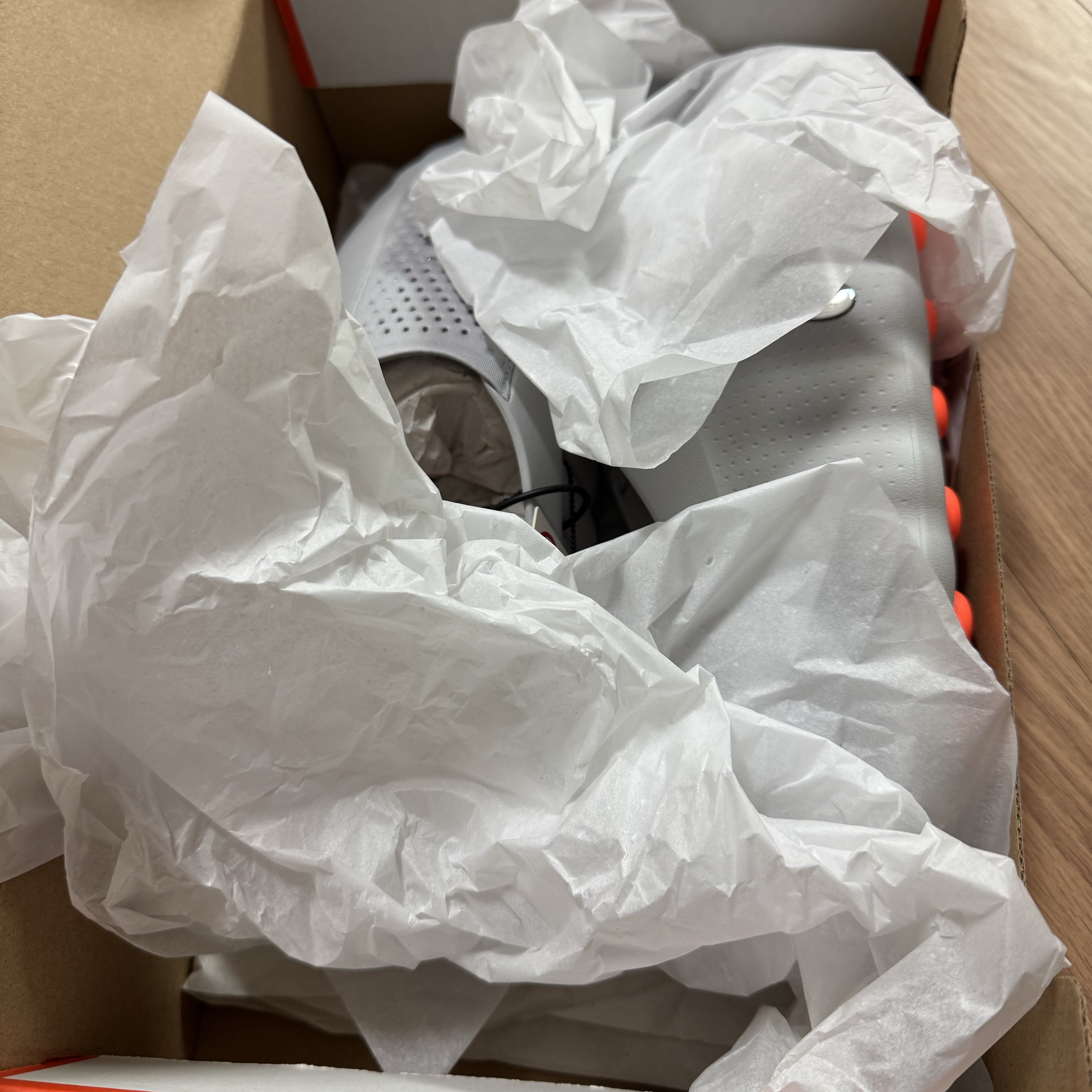 (W) Nike Mind 001 Sail Hyper Crimson, Nike Mind 001 Light Smoke Grey Chrome 착용 스타일 - 2