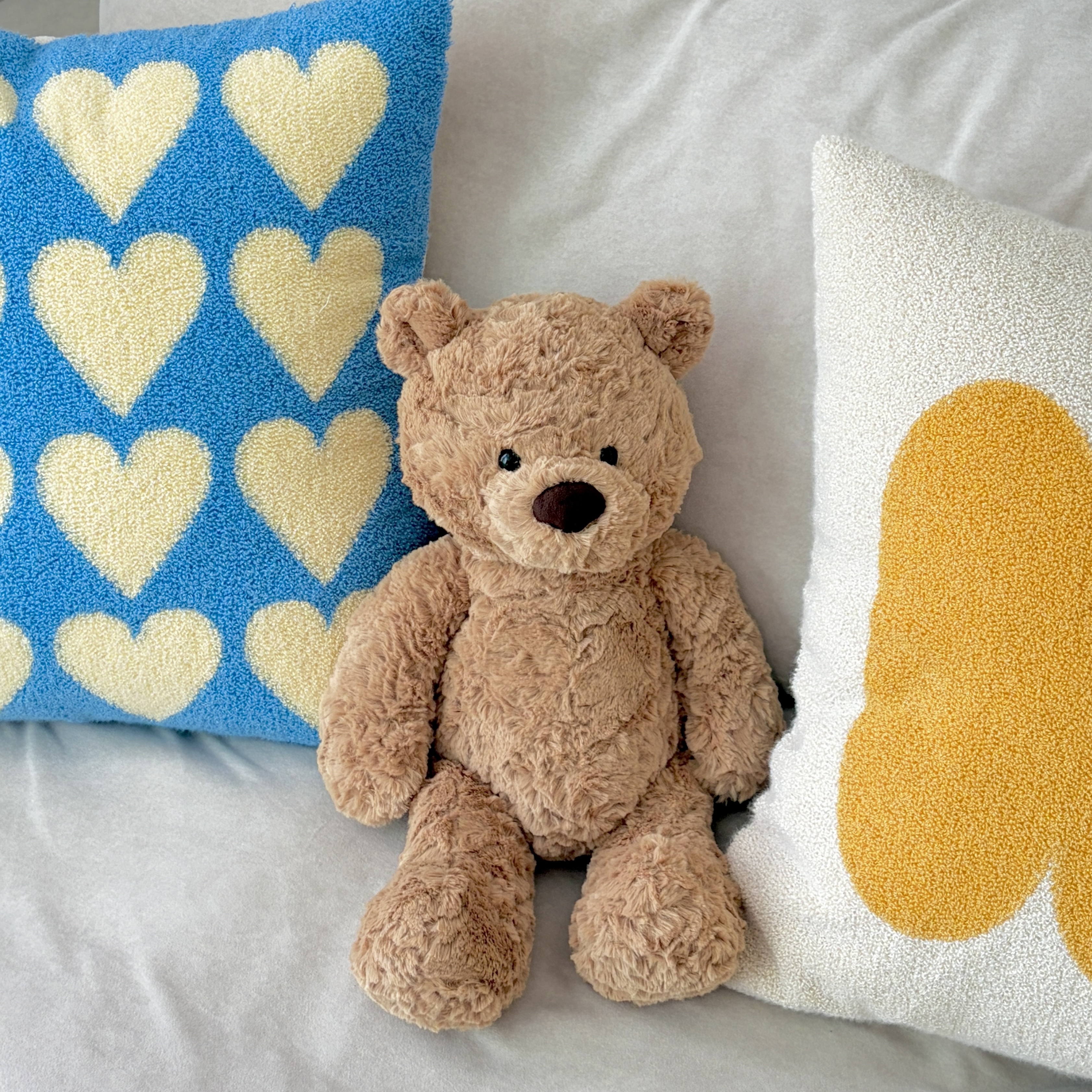 Jellycat Bumbly Bear Medium Brown 착용 스타일 - 1