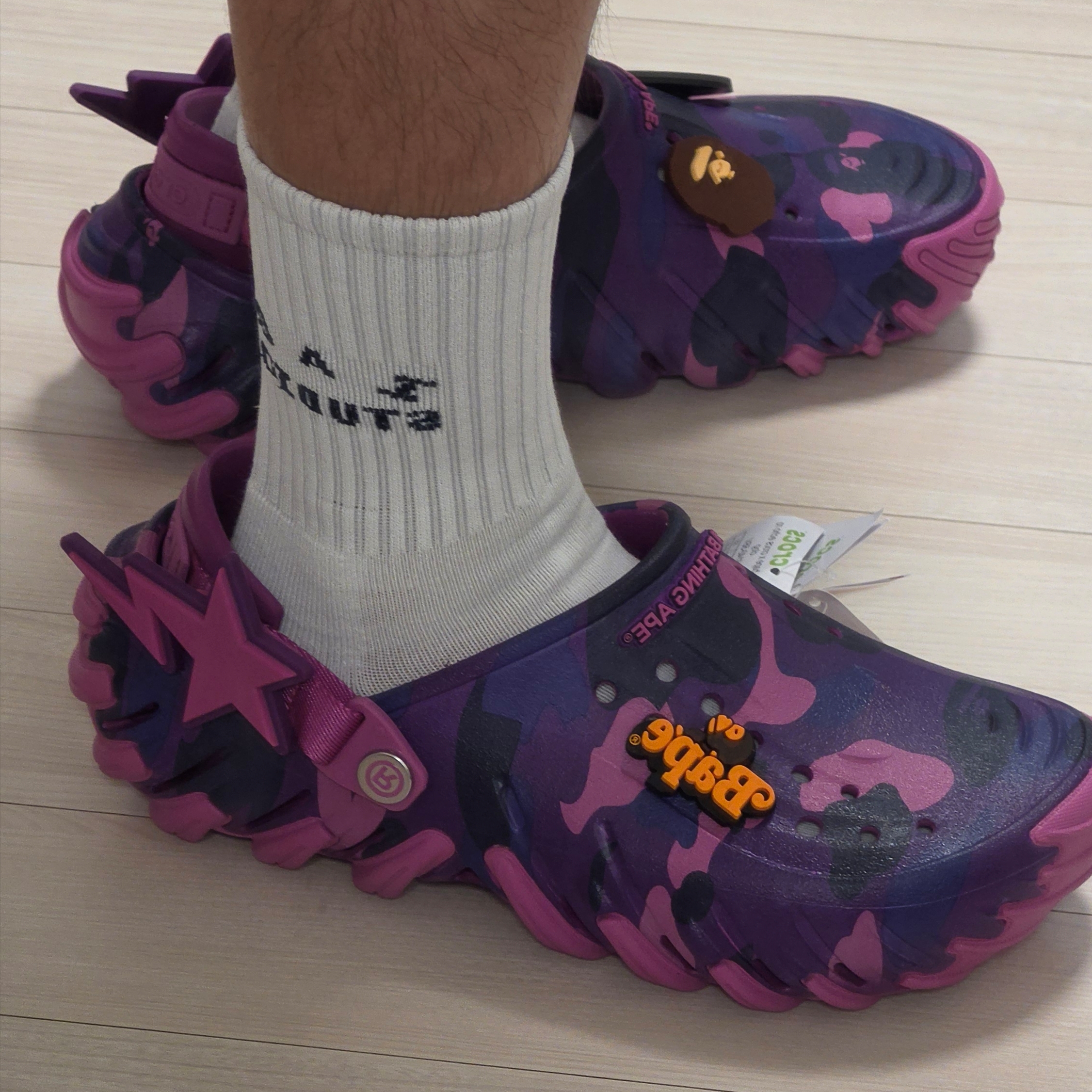 Crocs x BAPE Echo RO Clog Purple 착용 스타일 - 2