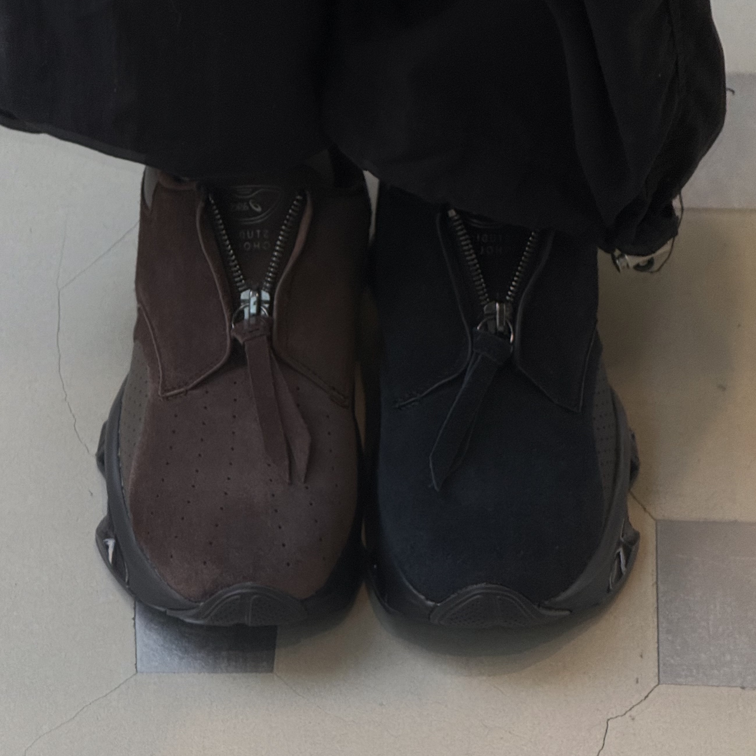 Asics x Studio Nicholson Gel-Kinetic SP Black, Asics x Studio Nicholson Gel-Kinetic SP Black Brown 착용 스타일 - 1