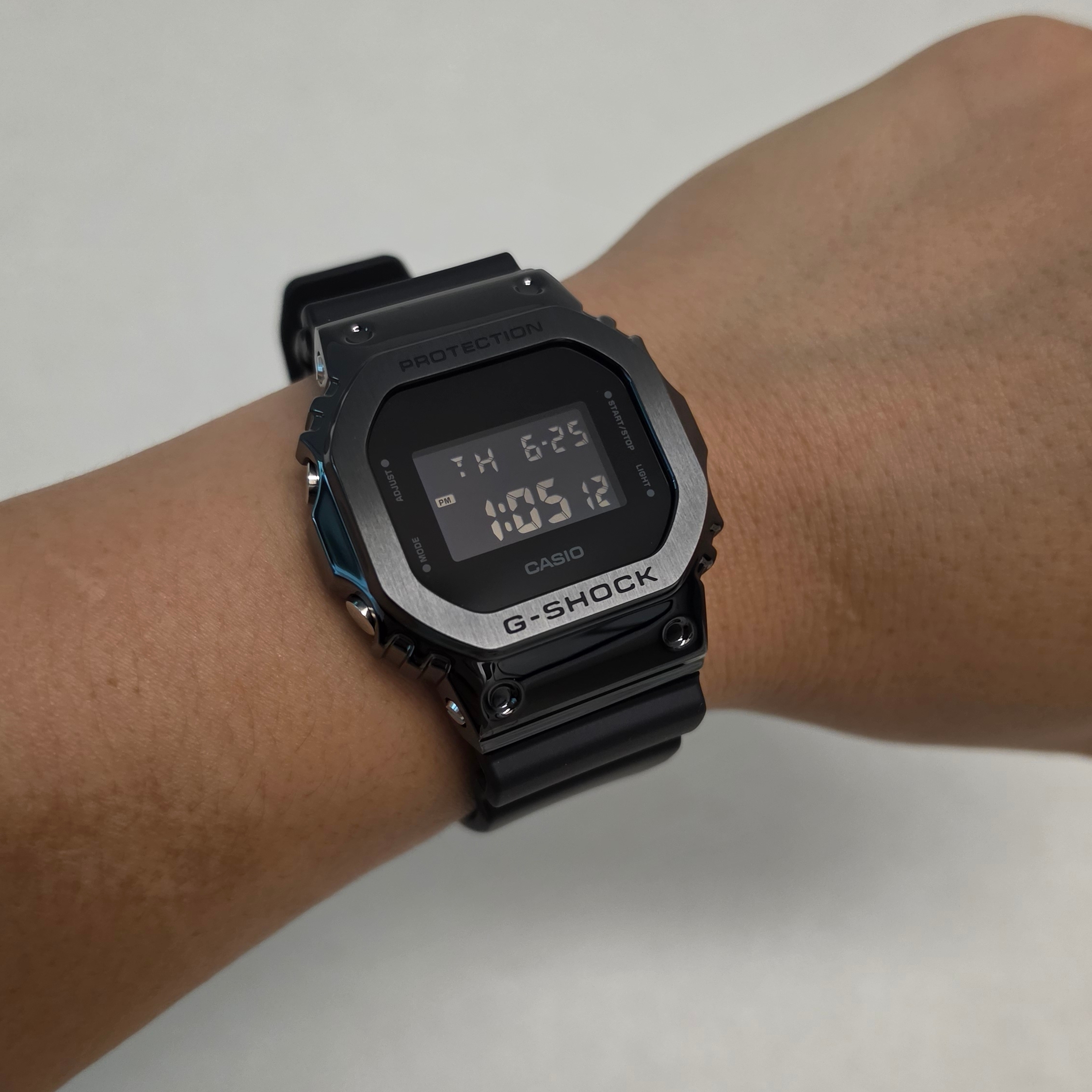 Casio G-Shock GM-5600UB-1 착용 스타일 - 1
