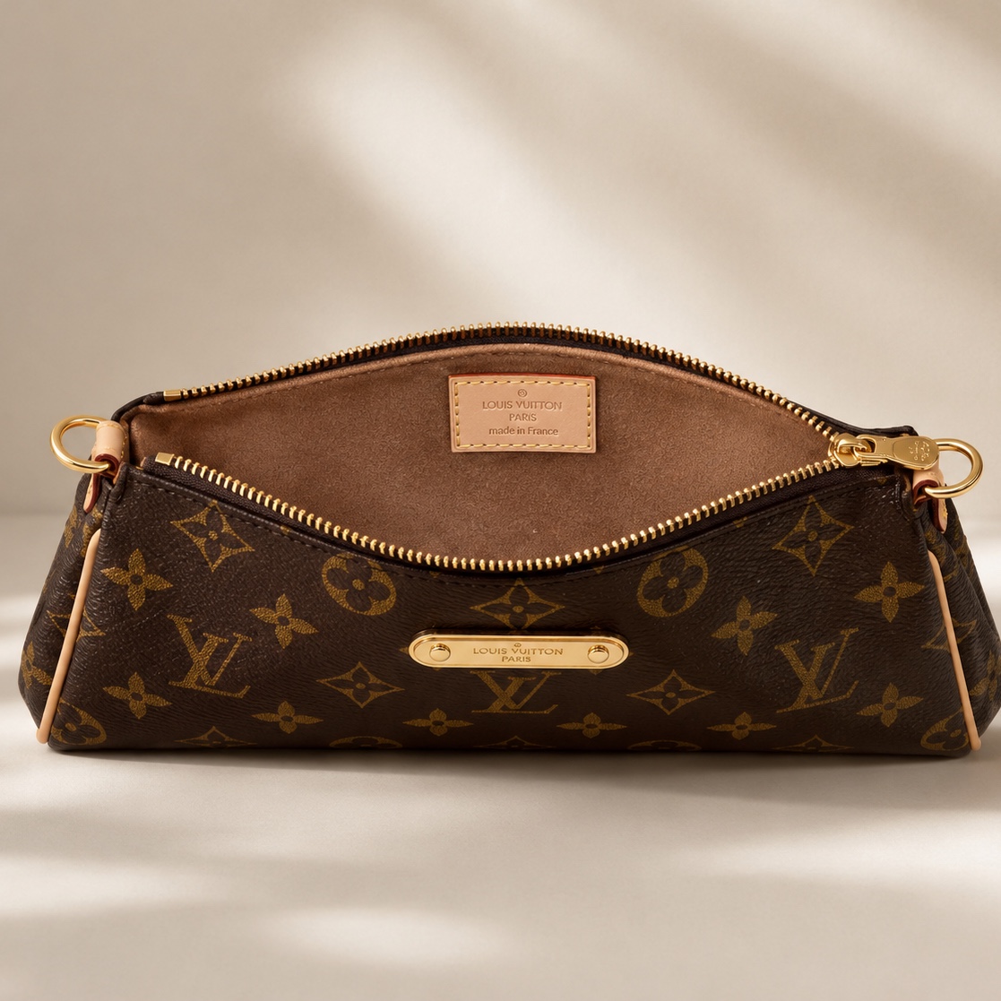 Louis Vuitton Pochette Eva Monogram 착용 스타일 - 6