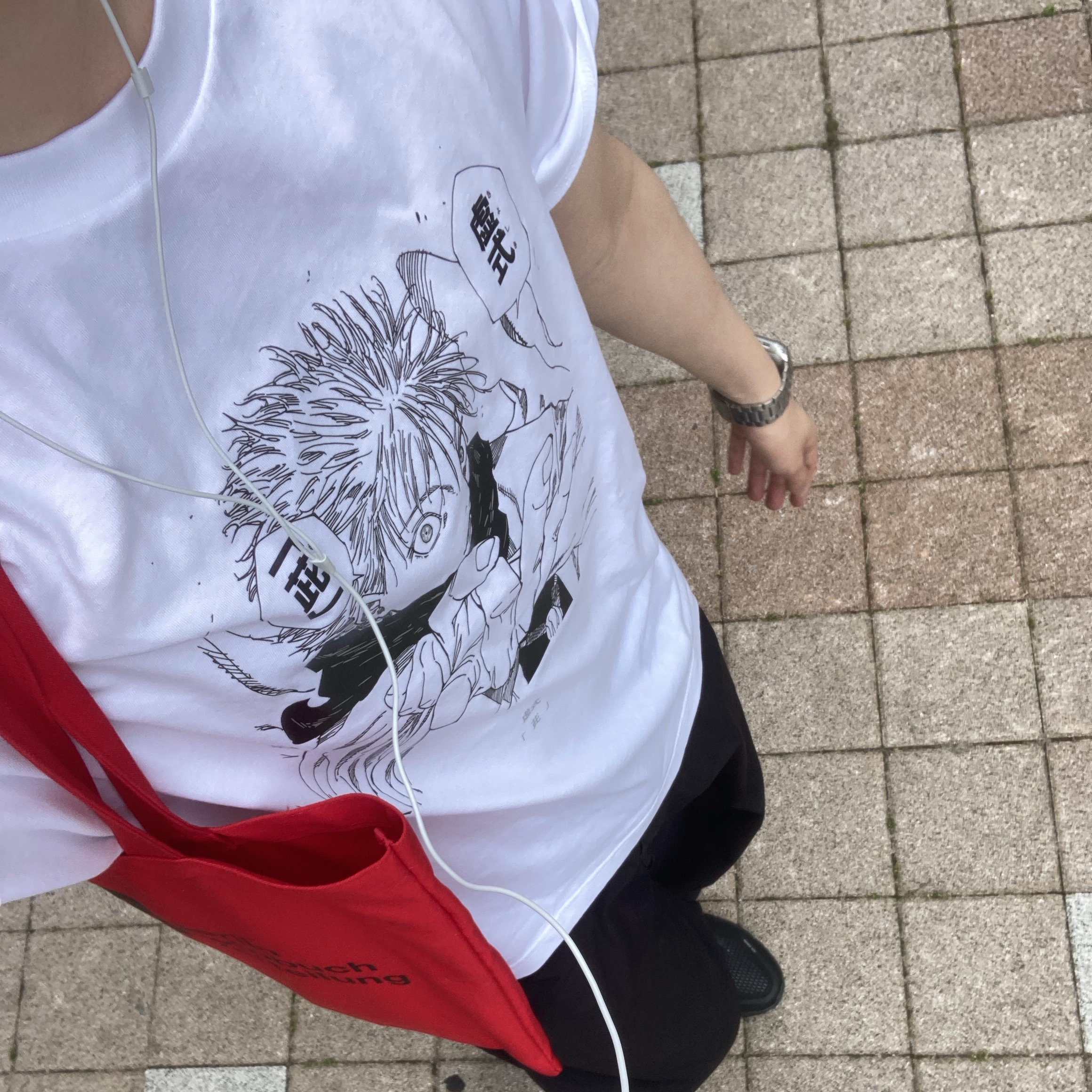 Uniqlo UT Shueisha 100th Anniversary Jujutsu Kaisen T-Shirt White 착용 스타일