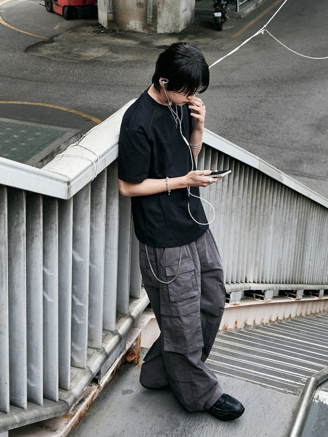 NOMANUAL W.B T-shirt Black, NOMANUAL W.B T-shirt Charcoal 착용 스타일 - 2