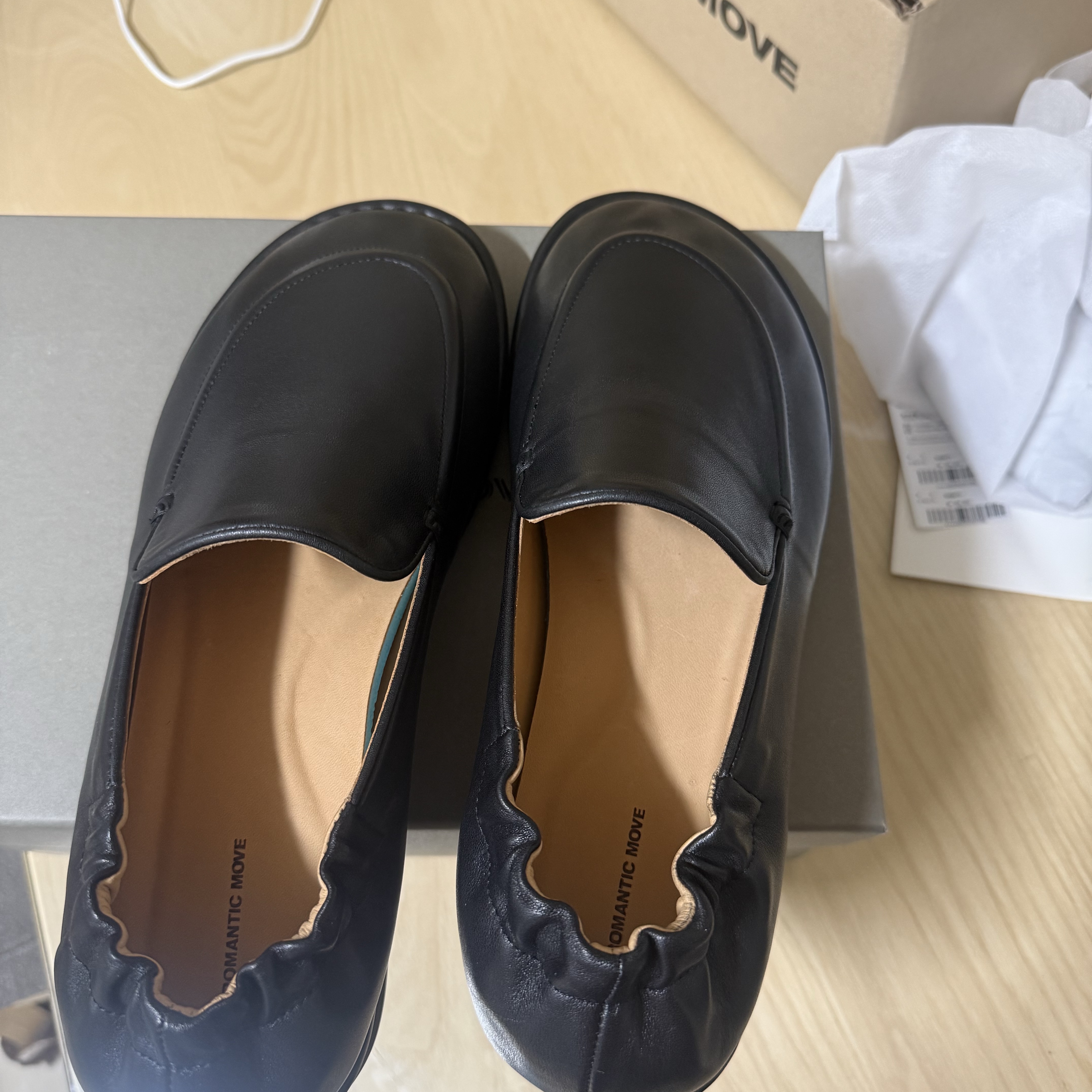 Romantic Move New Vintage Derby Crack Black - Regular 착용 스타일 - 3