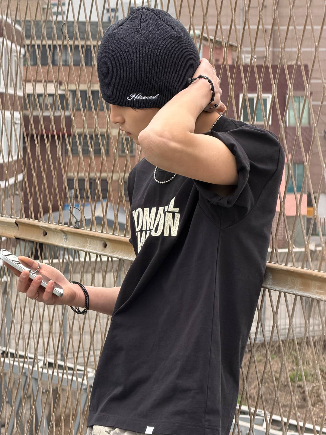 NOMANUAL W.B T-shirt Black, NOMANUAL W.B T-shirt Charcoal 착용 스타일 - 4