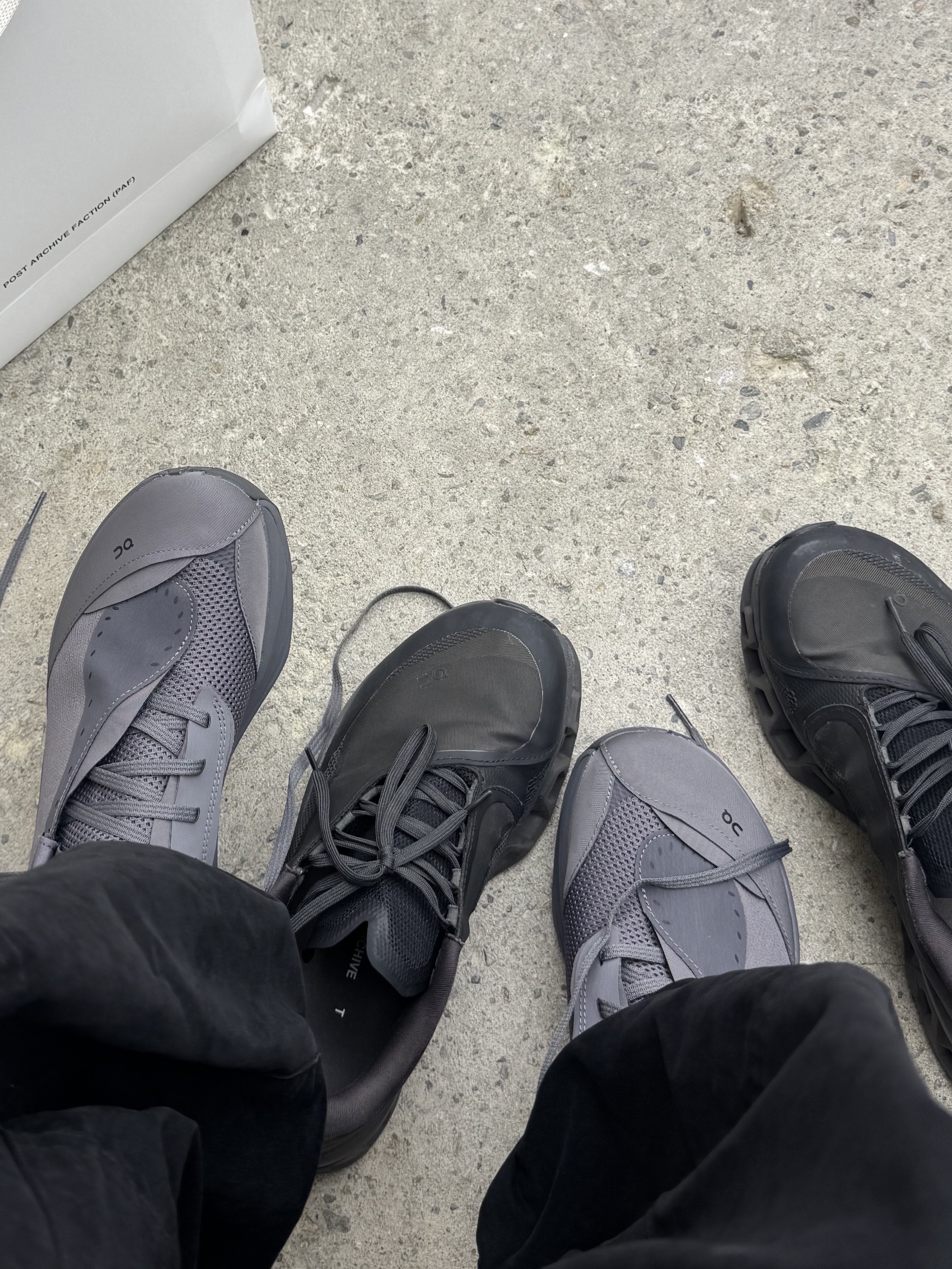 On Running x Post Archive Faction (Paf) Cloudboom Volt Ember Pebble, On Running x Post Archive Faction (Paf) Cloudmonster 2 Thorn Brown 착용 스타일