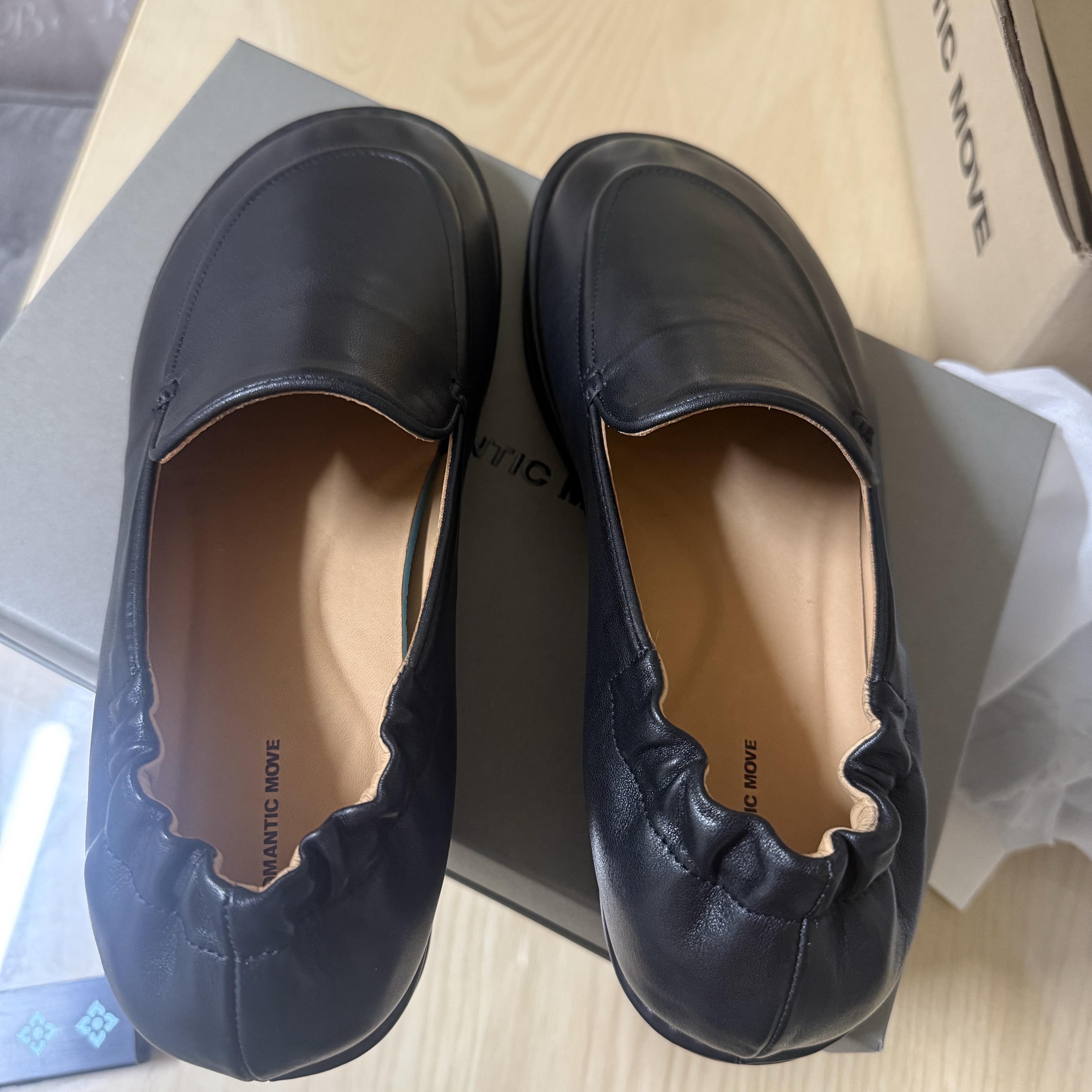 Romantic Move New Vintage Derby Crack Black - Regular 착용 스타일 - 4