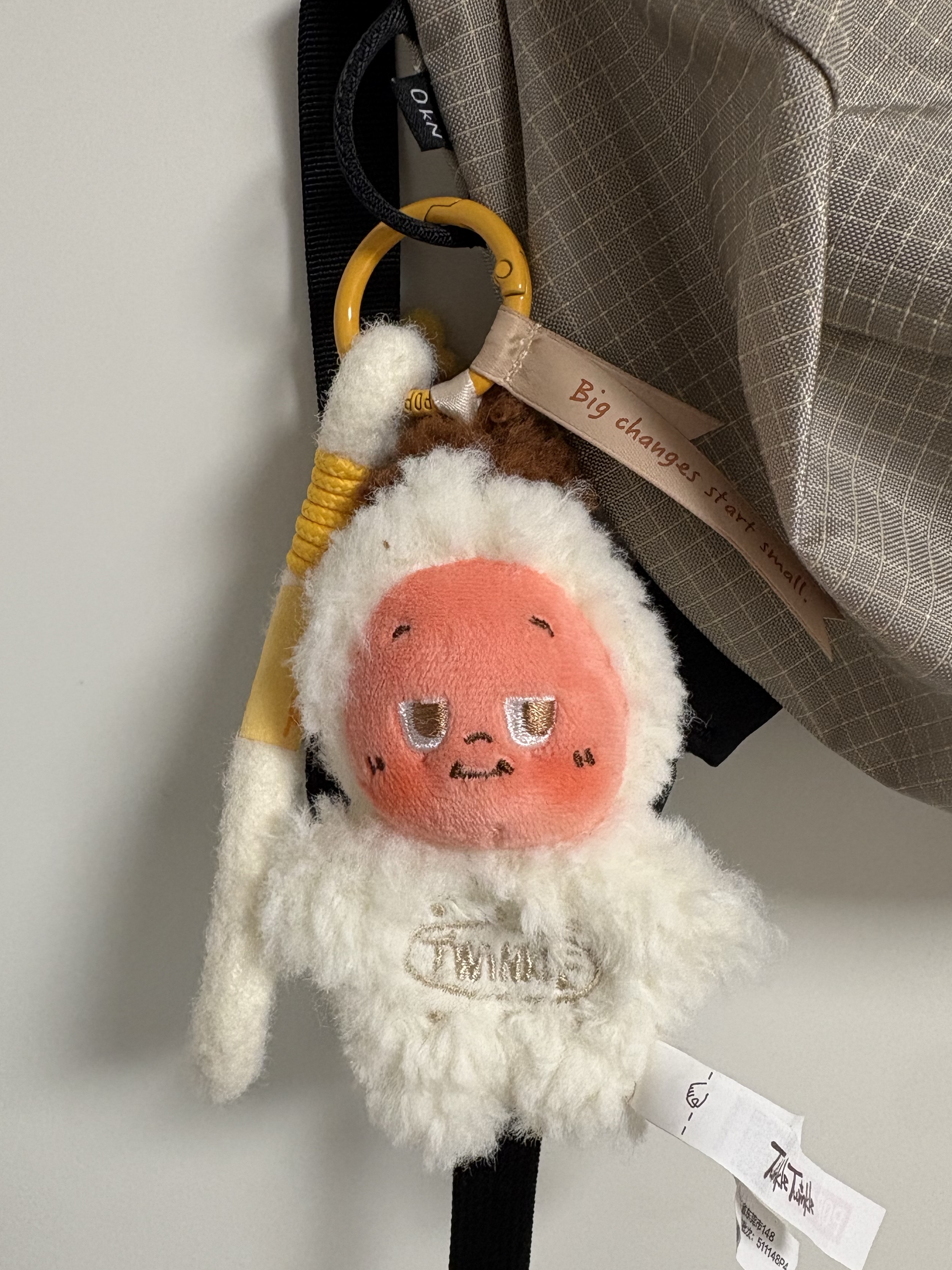 Pop Mart Twinkle Twinkle Savor the Moment Series-Fresh-Baked Mini Cookies Plush Pendant Sweet Cream (Opened Case) 착용 스타일 - 2