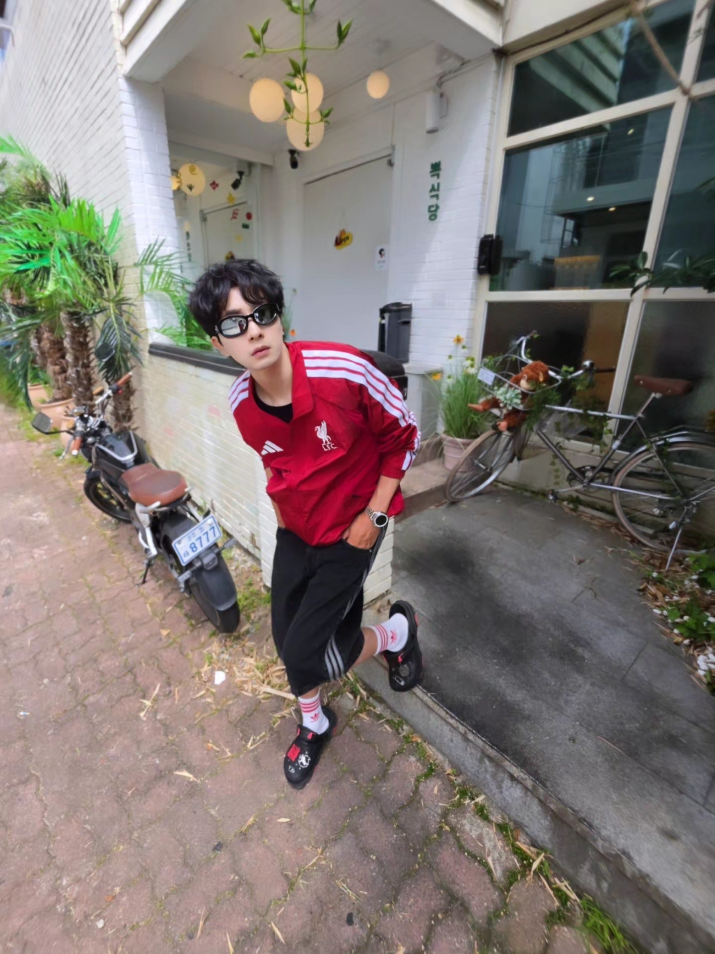 Adidas Liverpool FC Home Anthem Jacket Active Maroon - KR Sizing (Non Marking Ver.), Adidas Liverpool FC Home Anthem Jacket Active Maroon - US Sizing (Non Marking Ver.) 착용 스타일 - 2