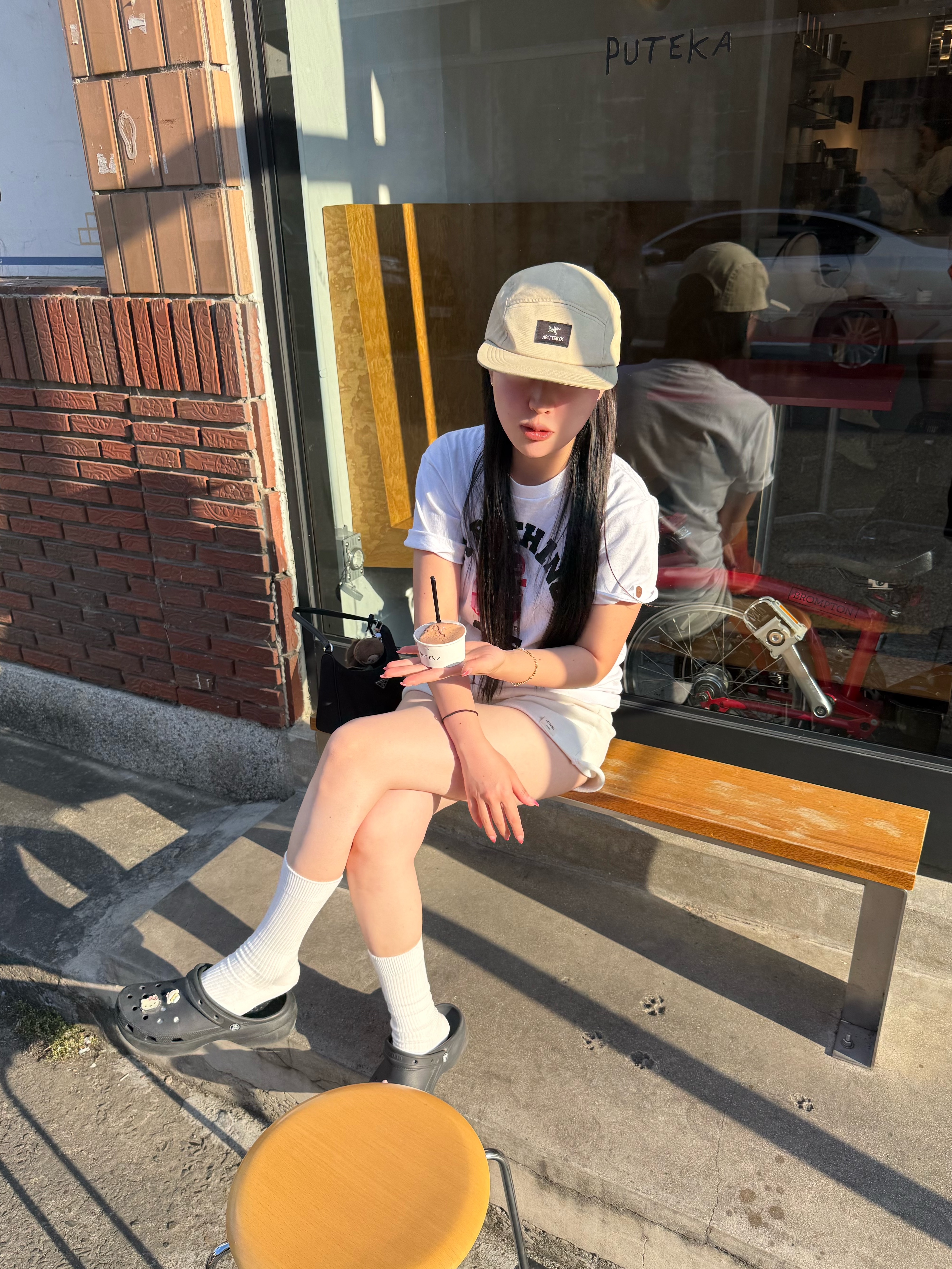 BAPE ABC Camo College T-Shirt White Pink, (W) Crocs Classic Platform Clog Black 착용 스타일