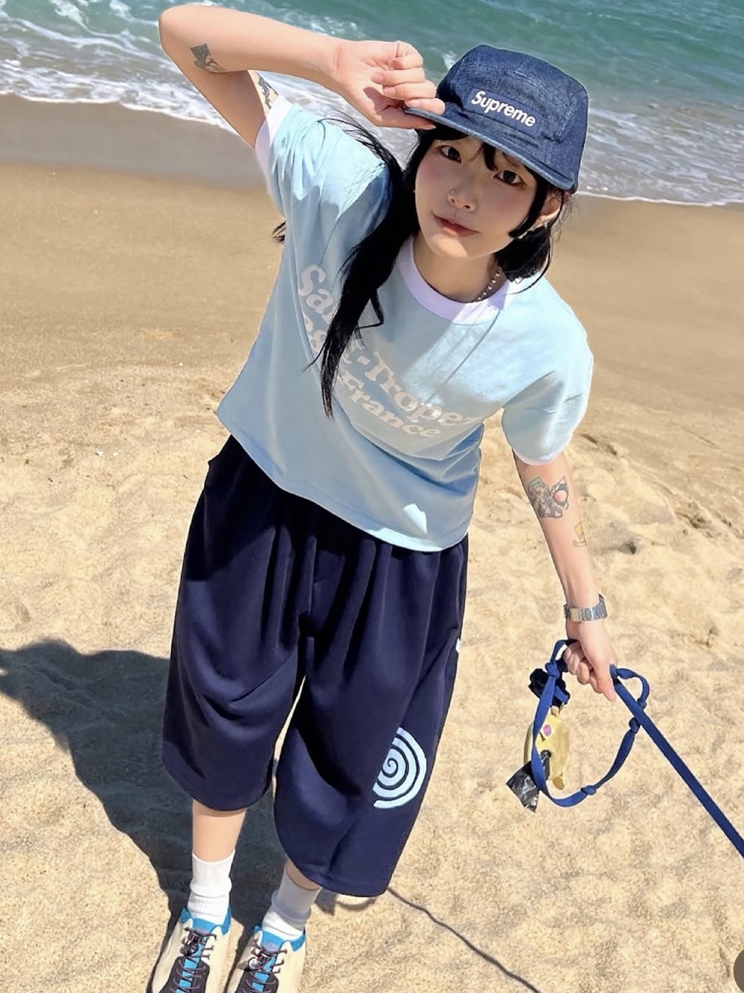 (W) Keen Jasper Rocks SP Sneakers Beige, Supreme Coated Denim Camp Cap Royal - 24SS 착용 스타일 - 1