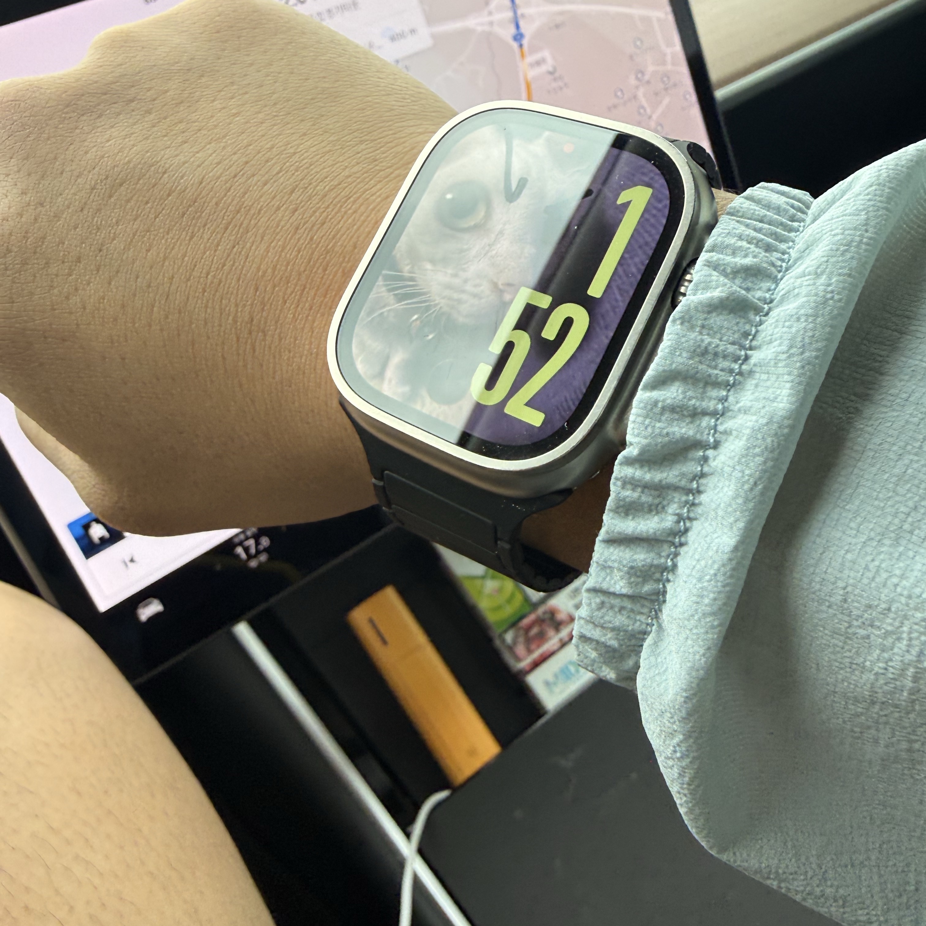 [A등급] Refurbished Apple Watch Ultra 49MM Cellular Natural 착용 스타일